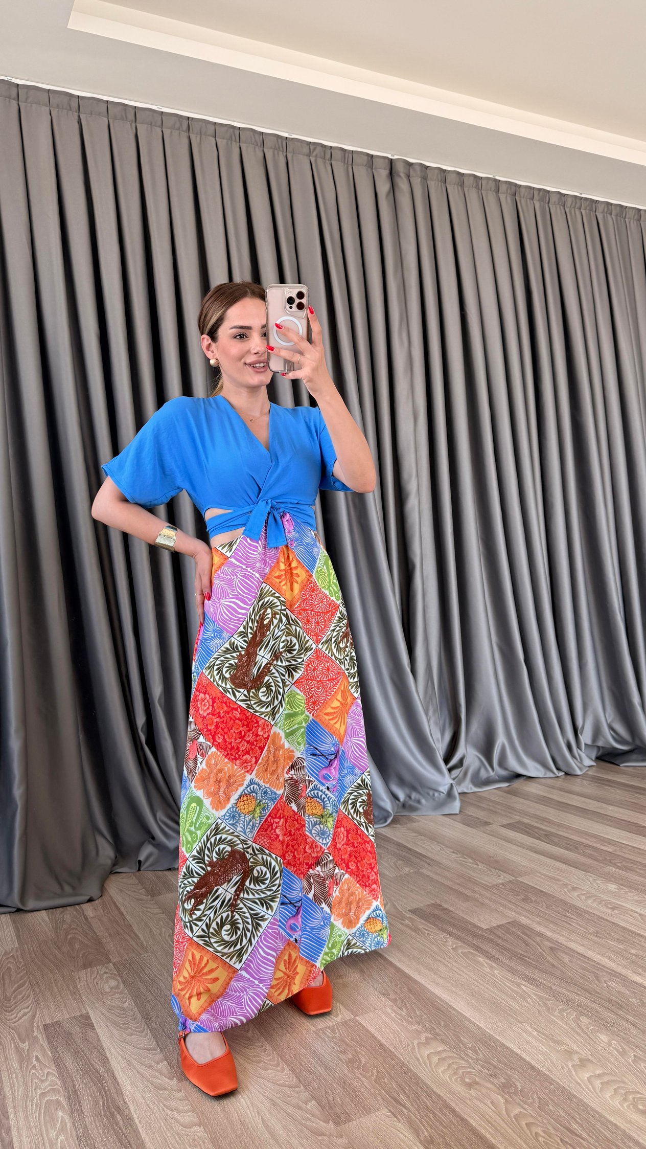 Pencere Detaylı V Yaka Desenli Elbise