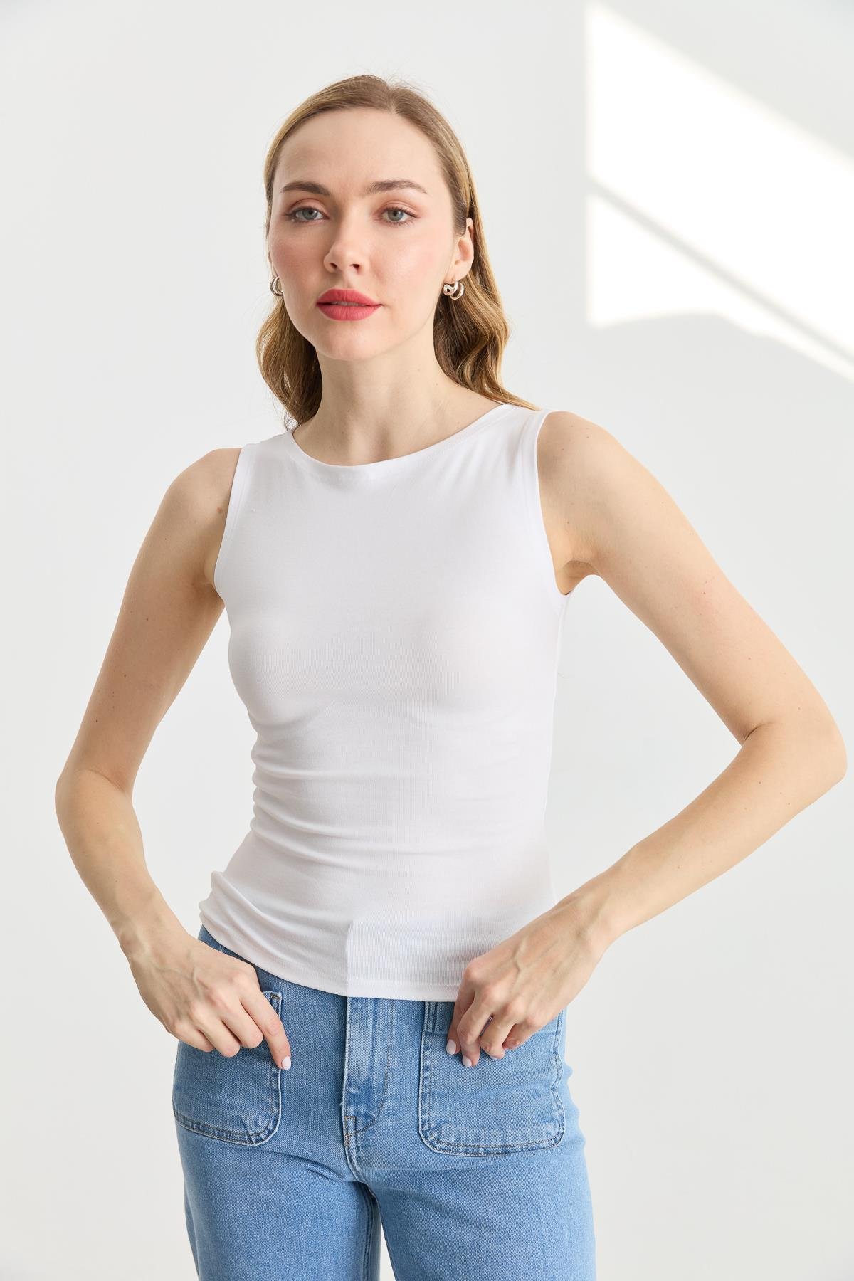 20868 KAYIK YAKA KOLSUZ TOP