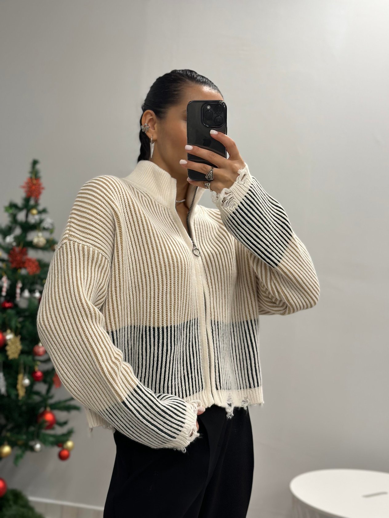 231103 UC RENKLI FERMUARLI HIRKA