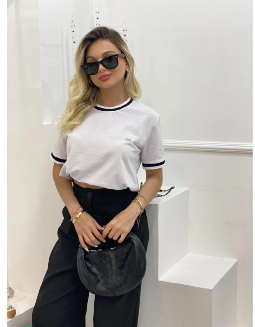 Beyaz Amblemli Tshirt