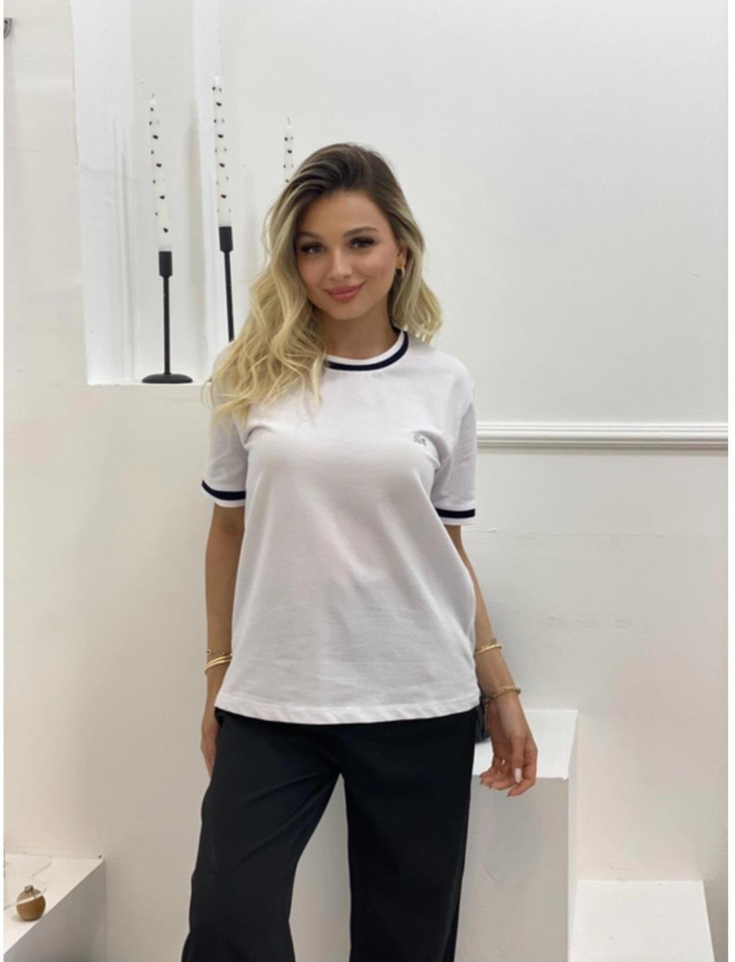 Beyaz Amblemli Tshirt