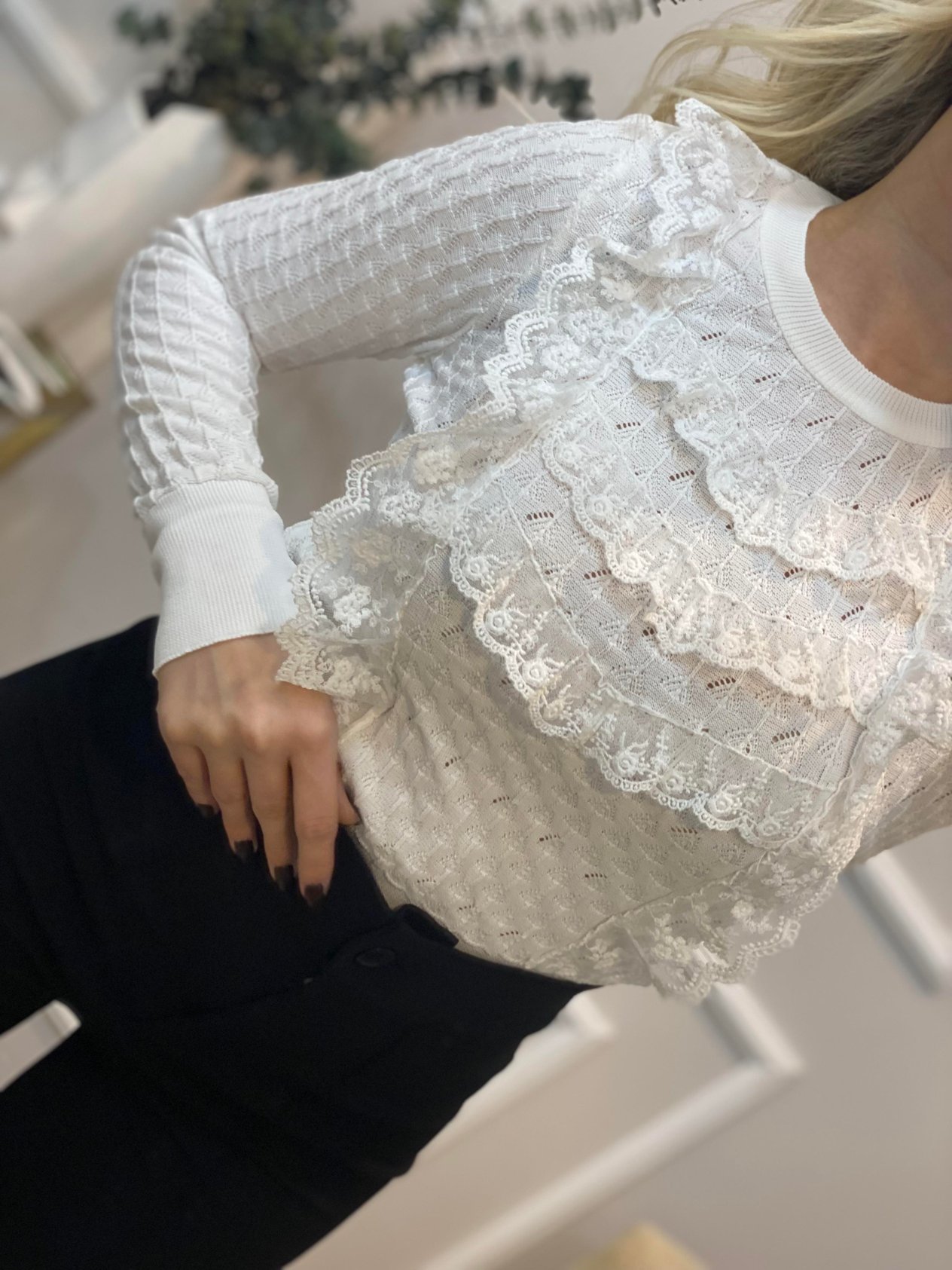 Beyaz Güpürlü Model Triko