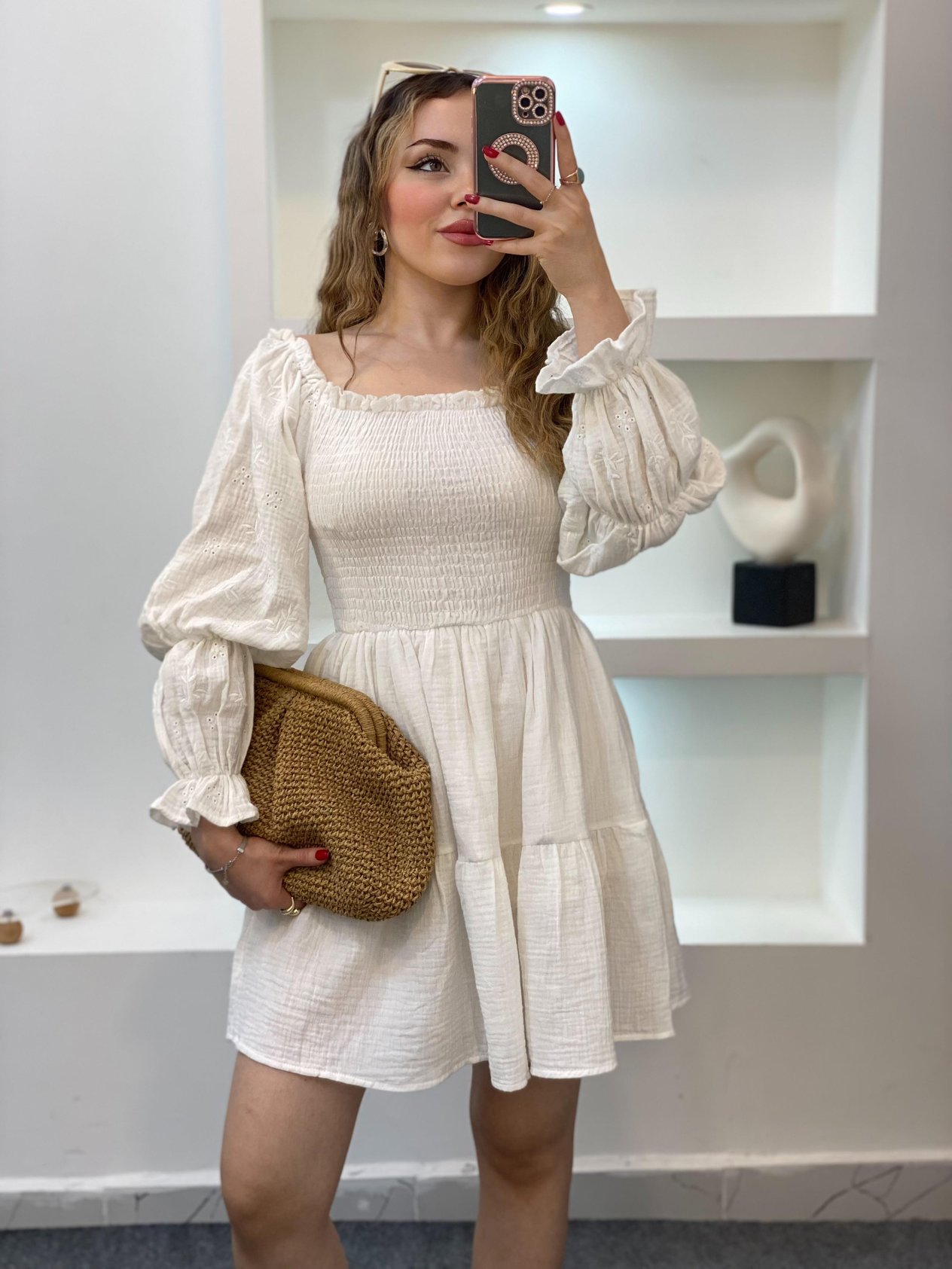 Beyaz Kolları Nakışlı Müslin Elbise