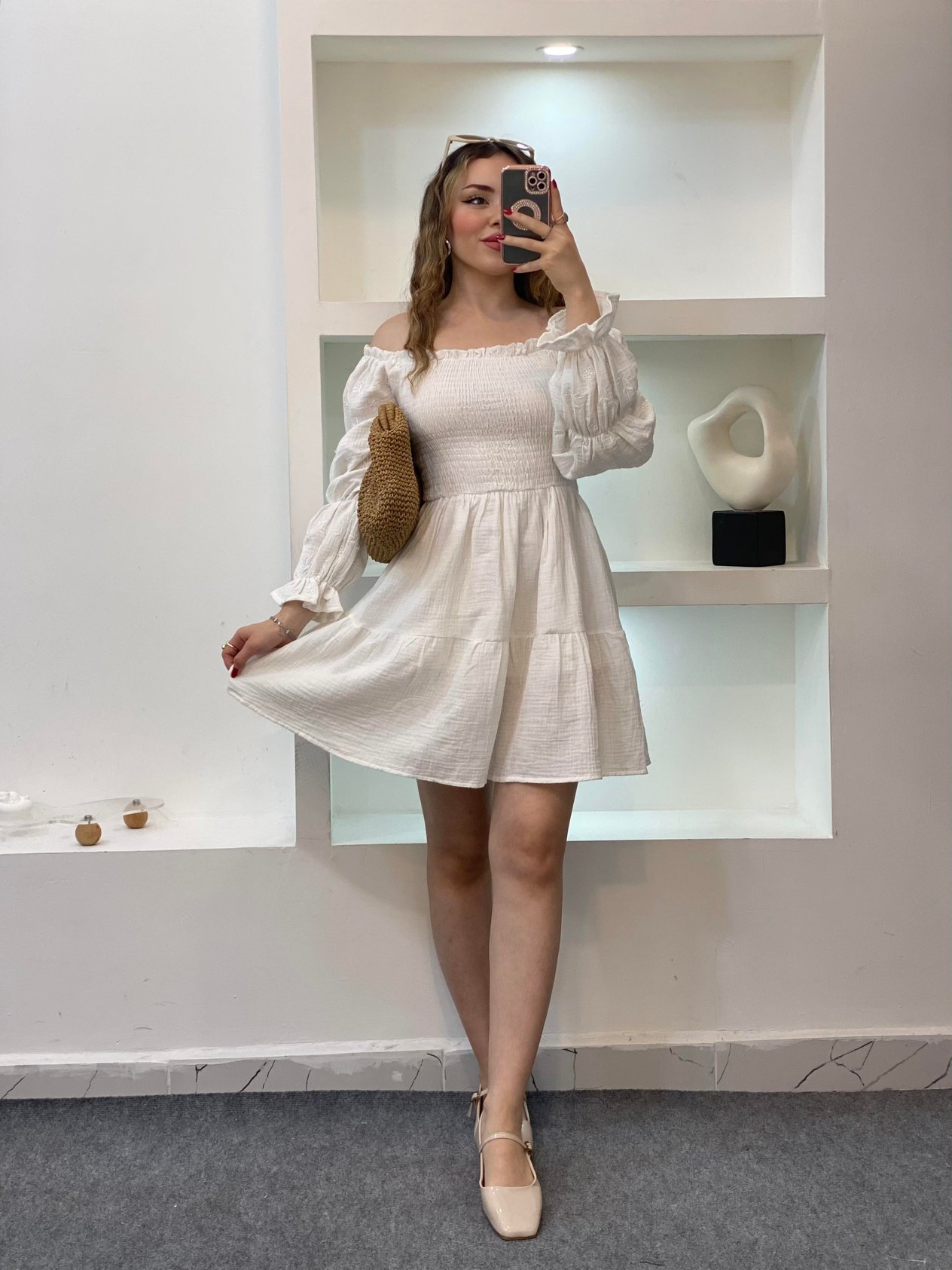 Beyaz Kolları Nakışlı Müslin Elbise