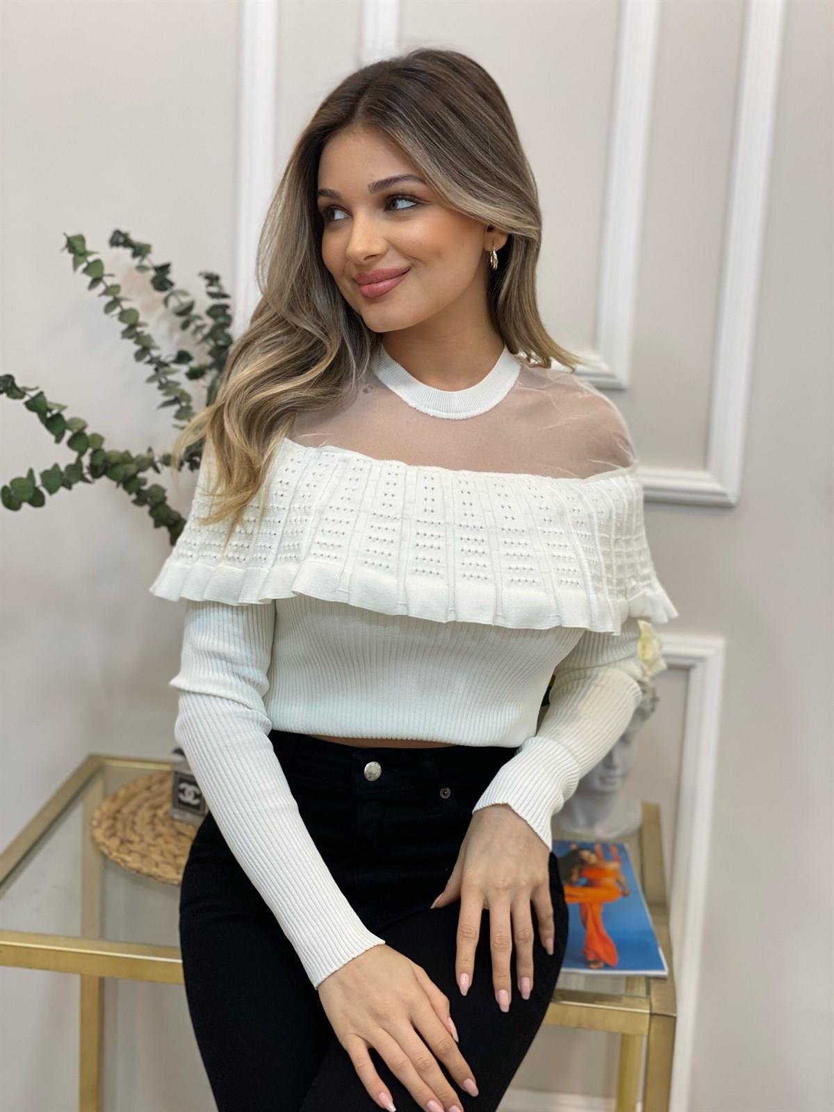Beyaz Tül Yaka Volanlı Triko Bluz