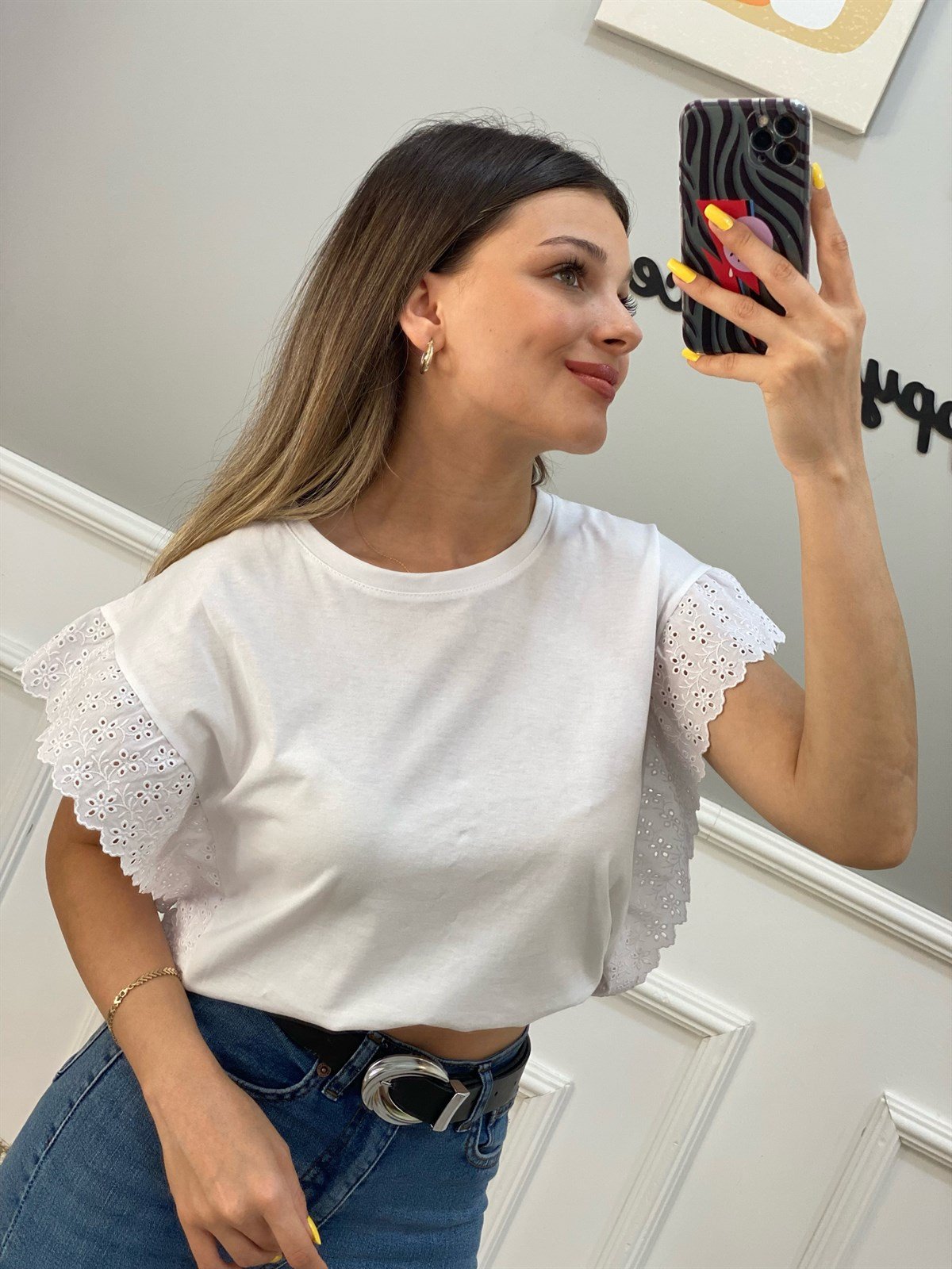 Beyaz Volan Kollu Fistolu Tshirt 