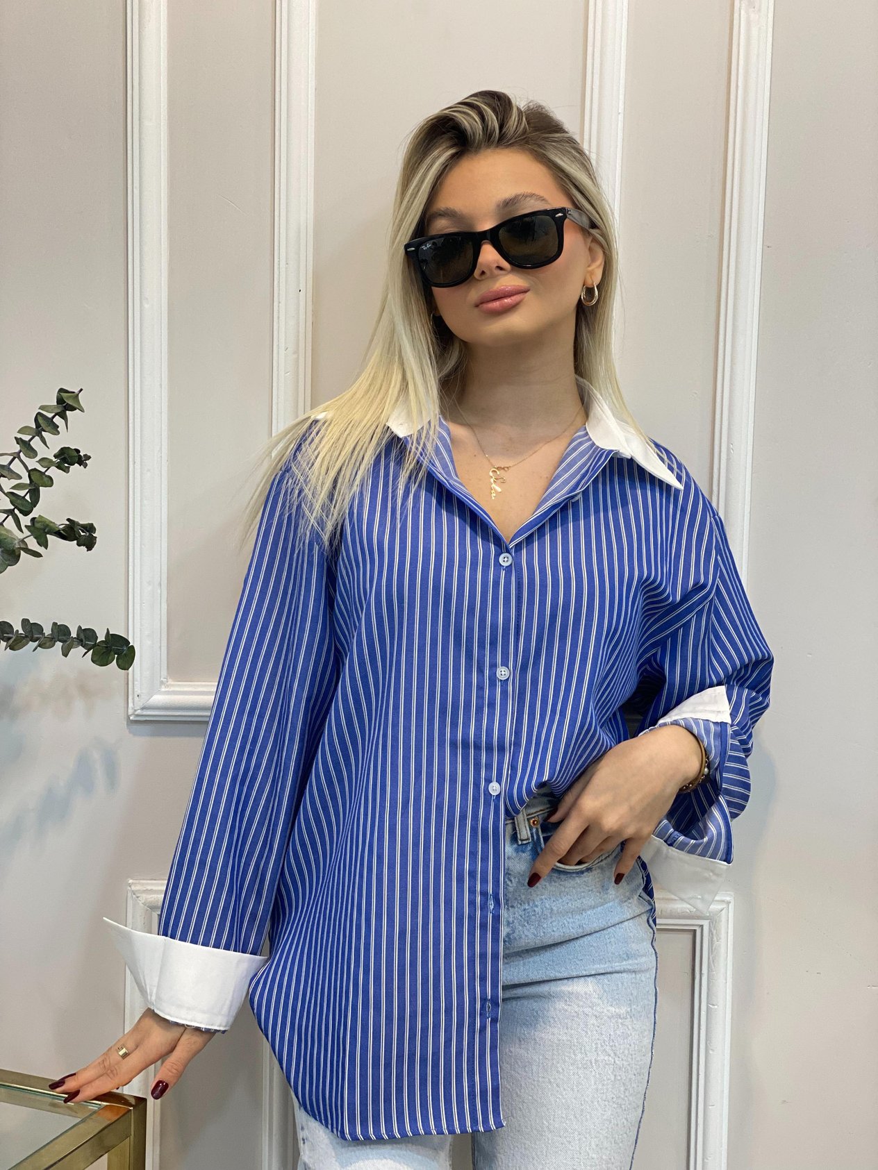 Marka Model Mavi Beyaz Çizgili Gömlek 