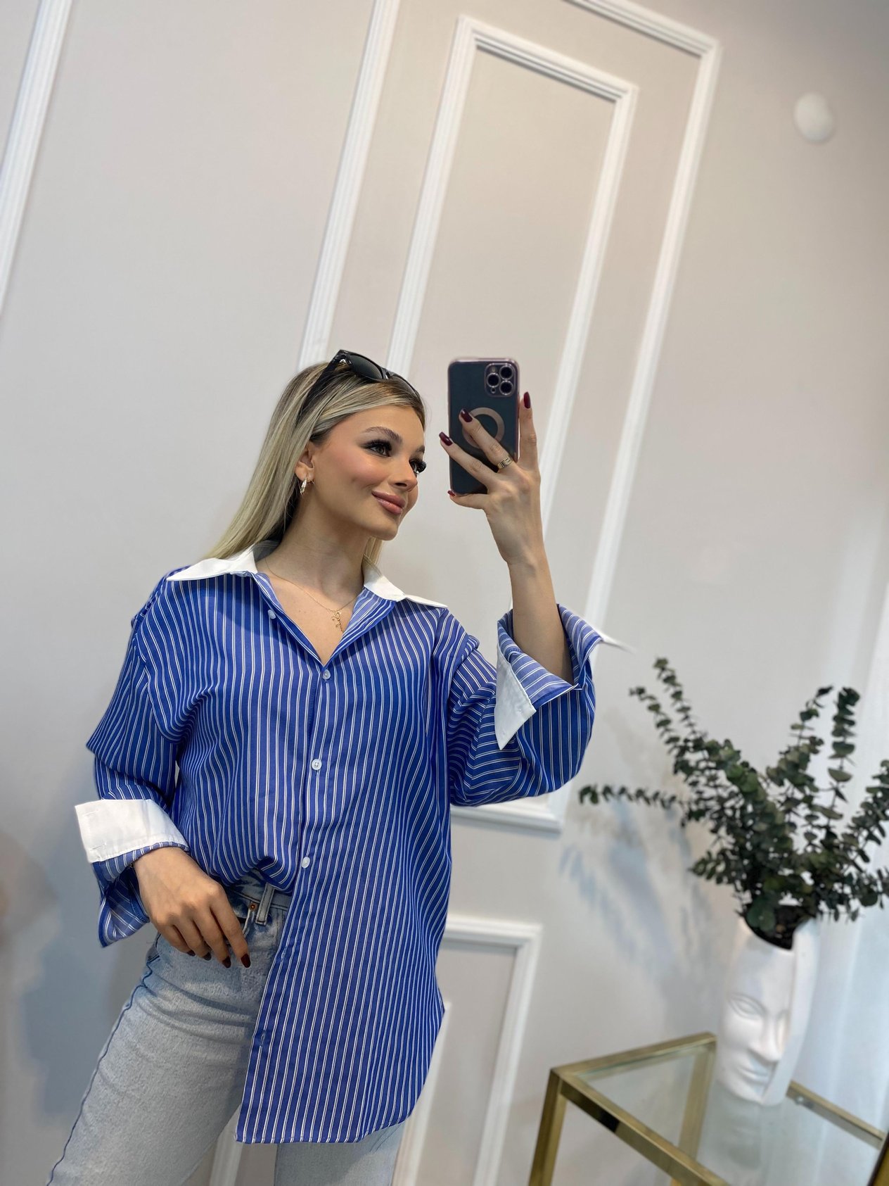 Marka Model Mavi Beyaz Çizgili Gömlek 