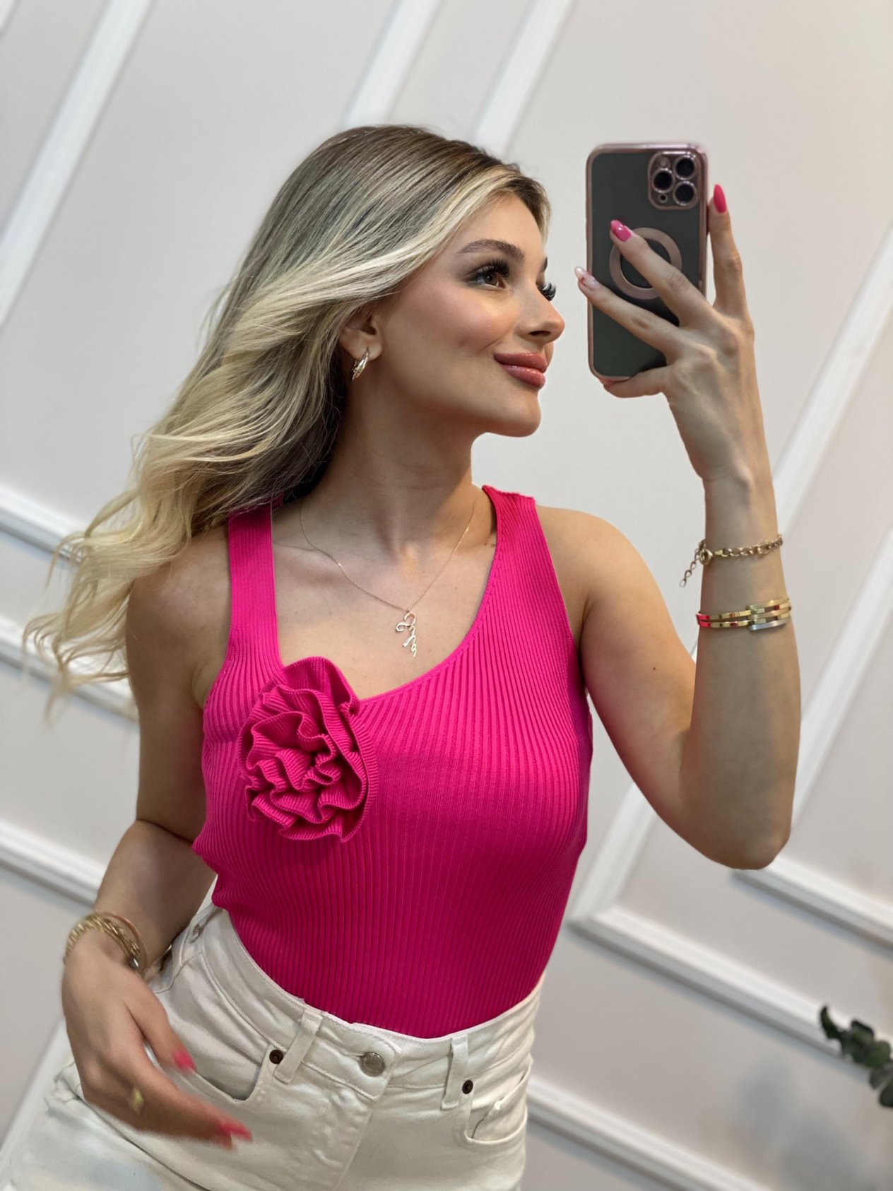 Pembe Gül Broş Dikimli Triko Bluz