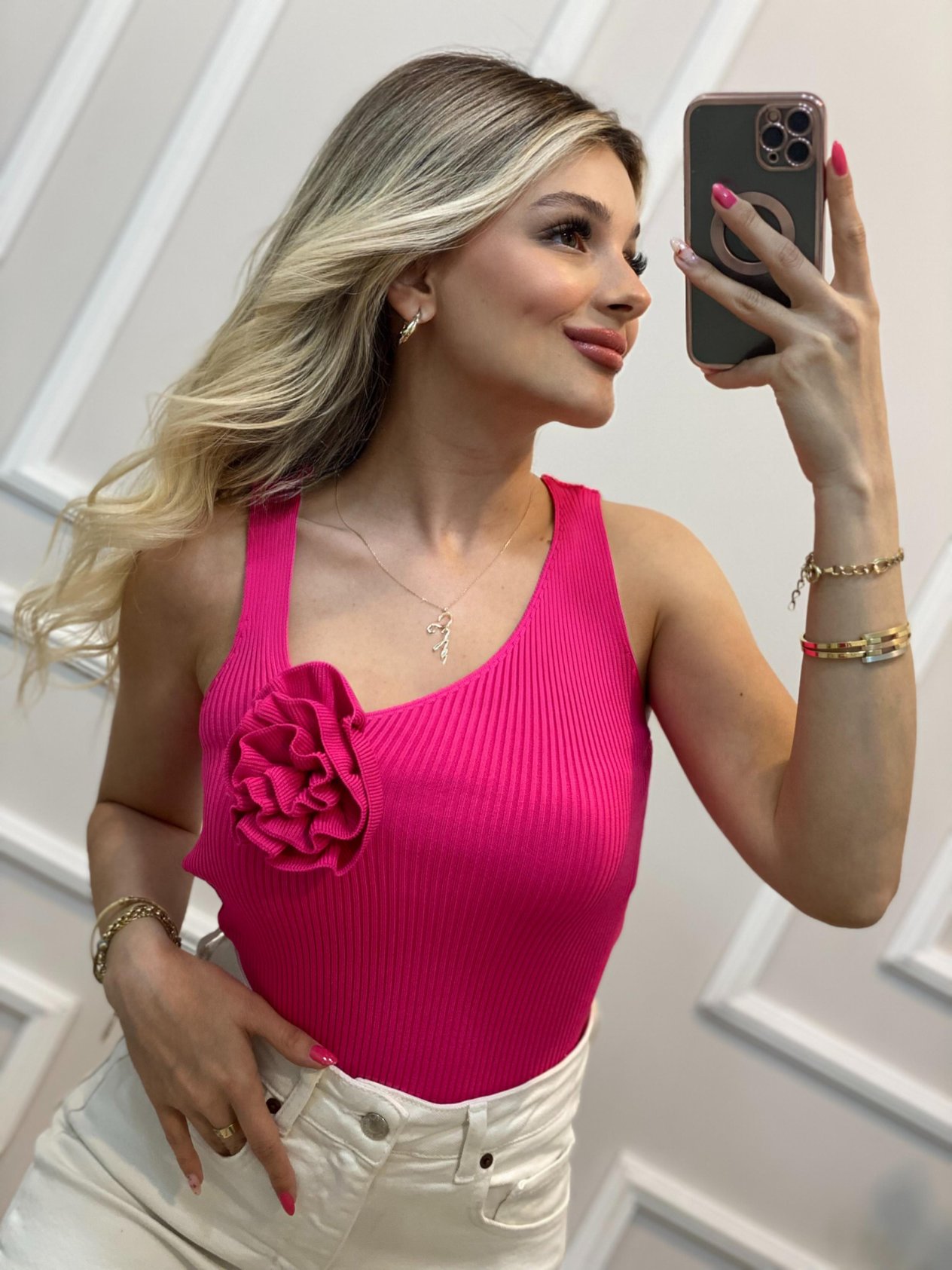 Pembe Gül Broş Dikimli Triko Bluz
