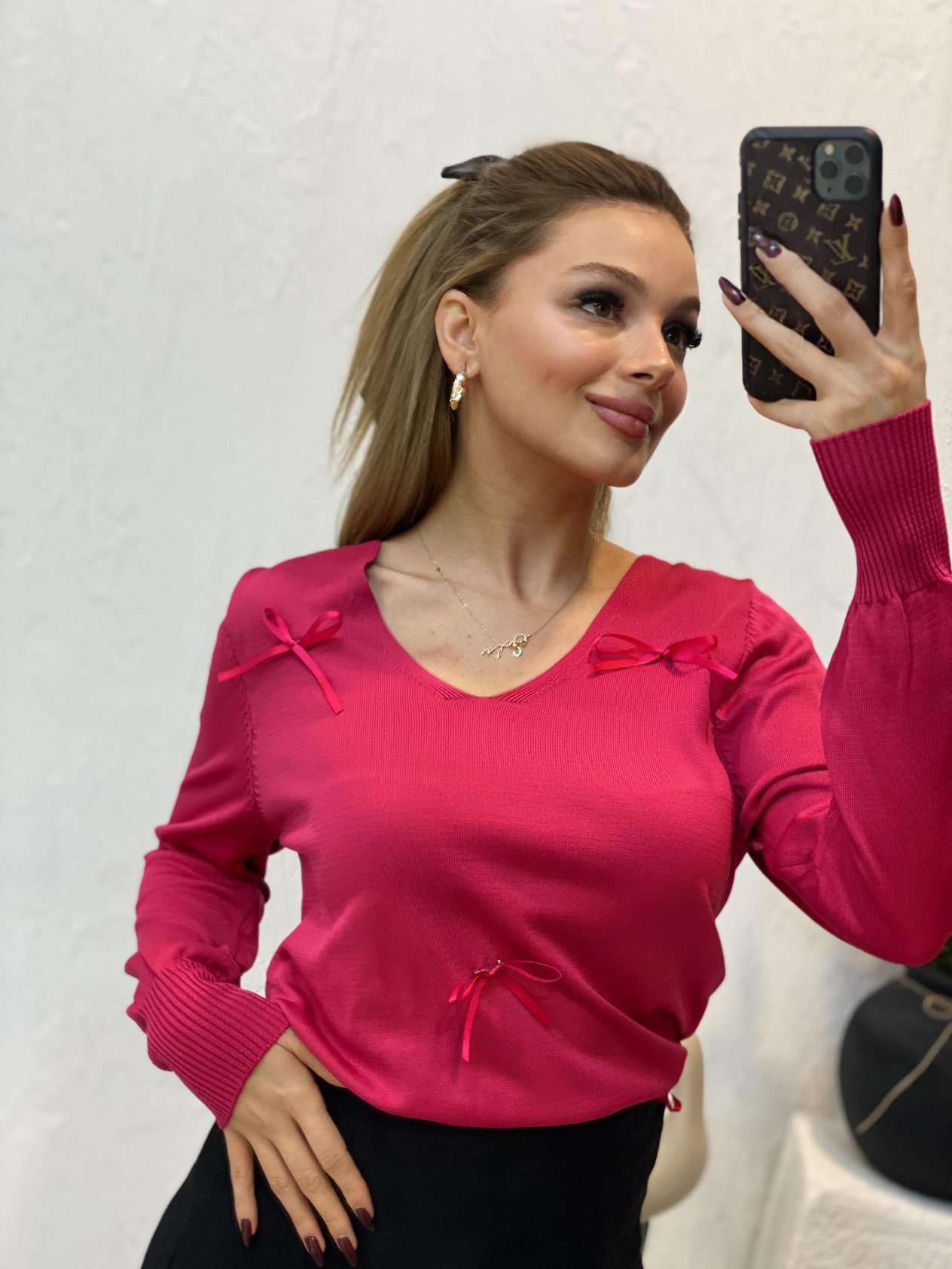 Pembe V Yaka Çıkarılabilir Fiyonk Detaylı Triko