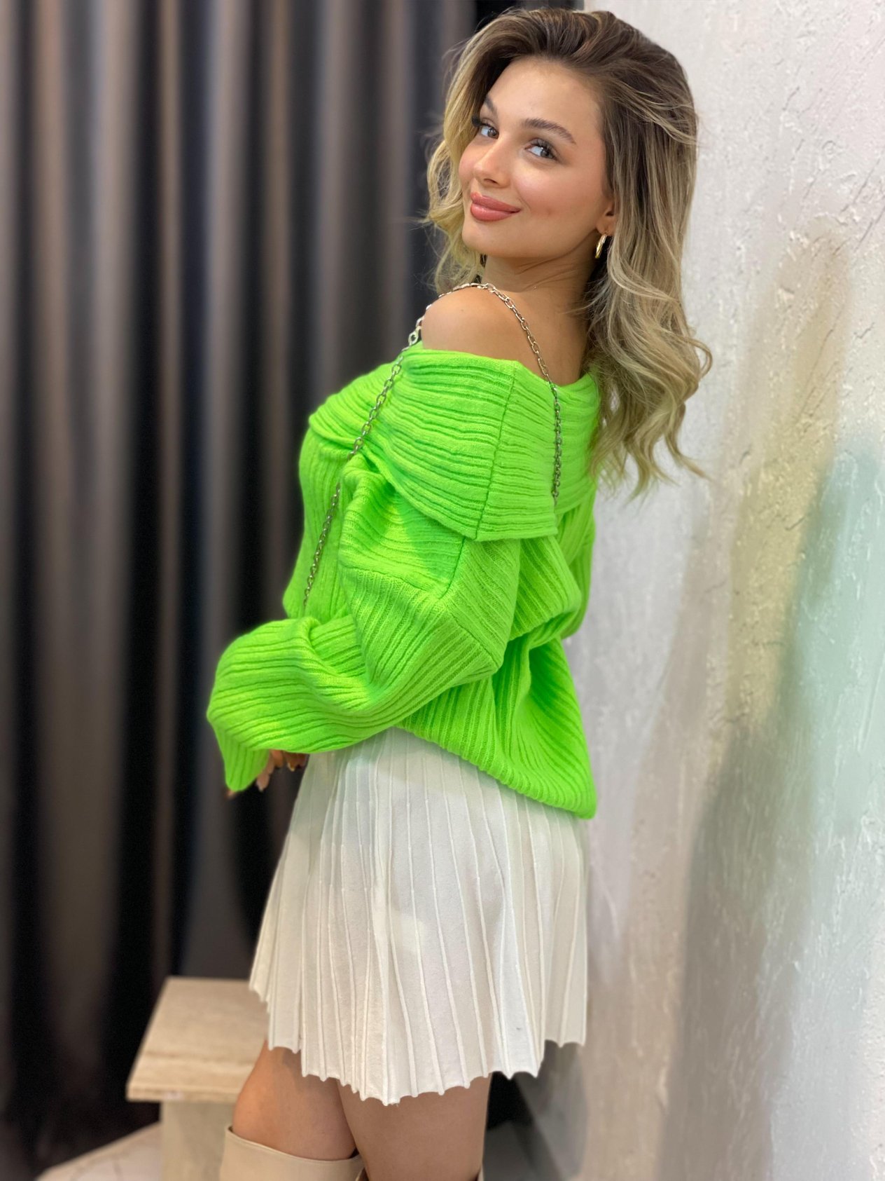 Q Marka Madonna Yaka Neon Yeşil Triko Kazak