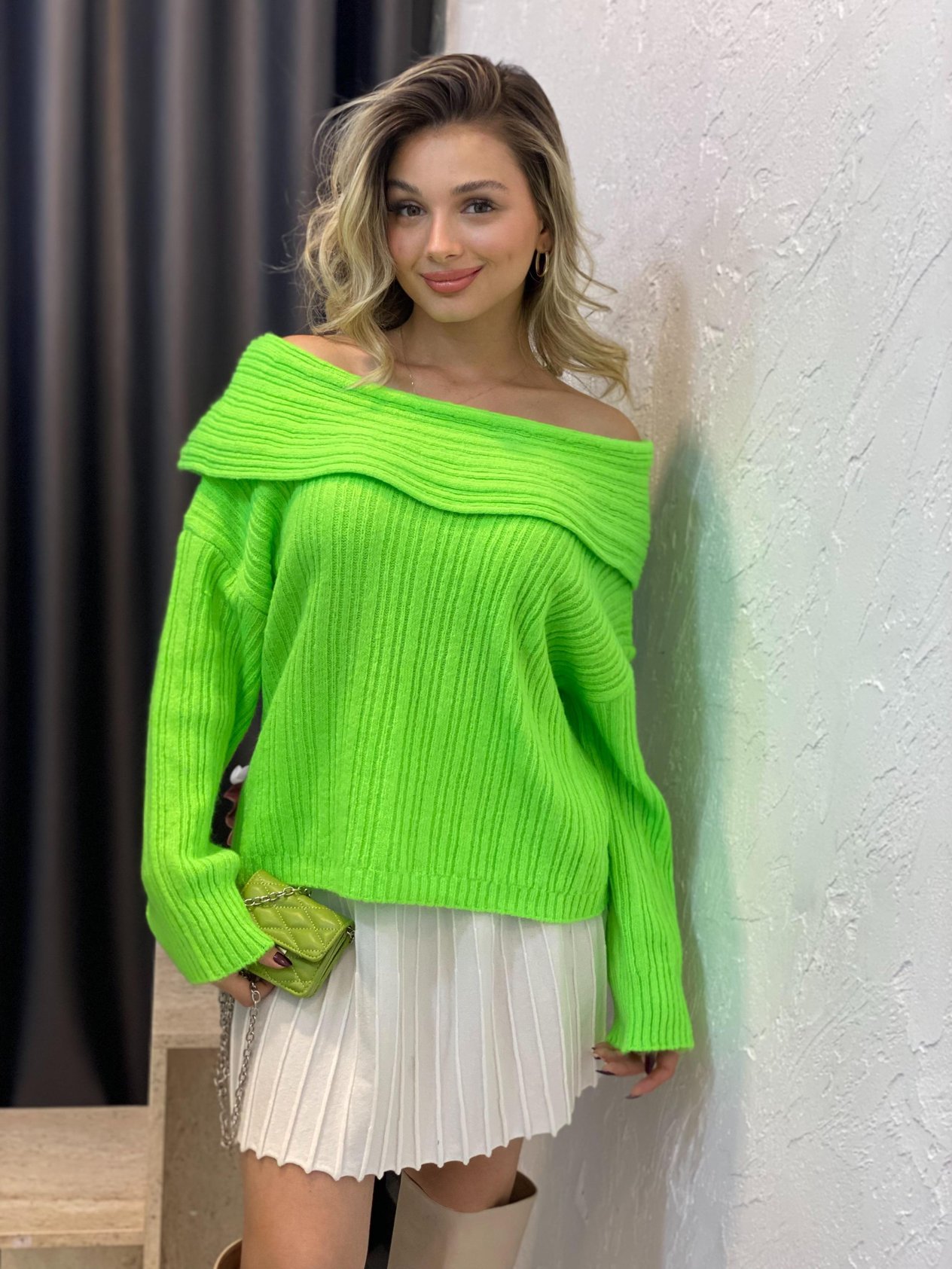 Q Marka Madonna Yaka Neon Yeşil Triko Kazak