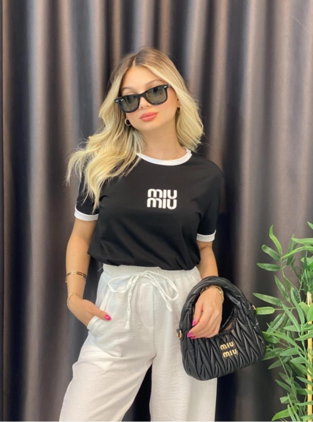 Siyah Biyeli Yazılı Tshirt