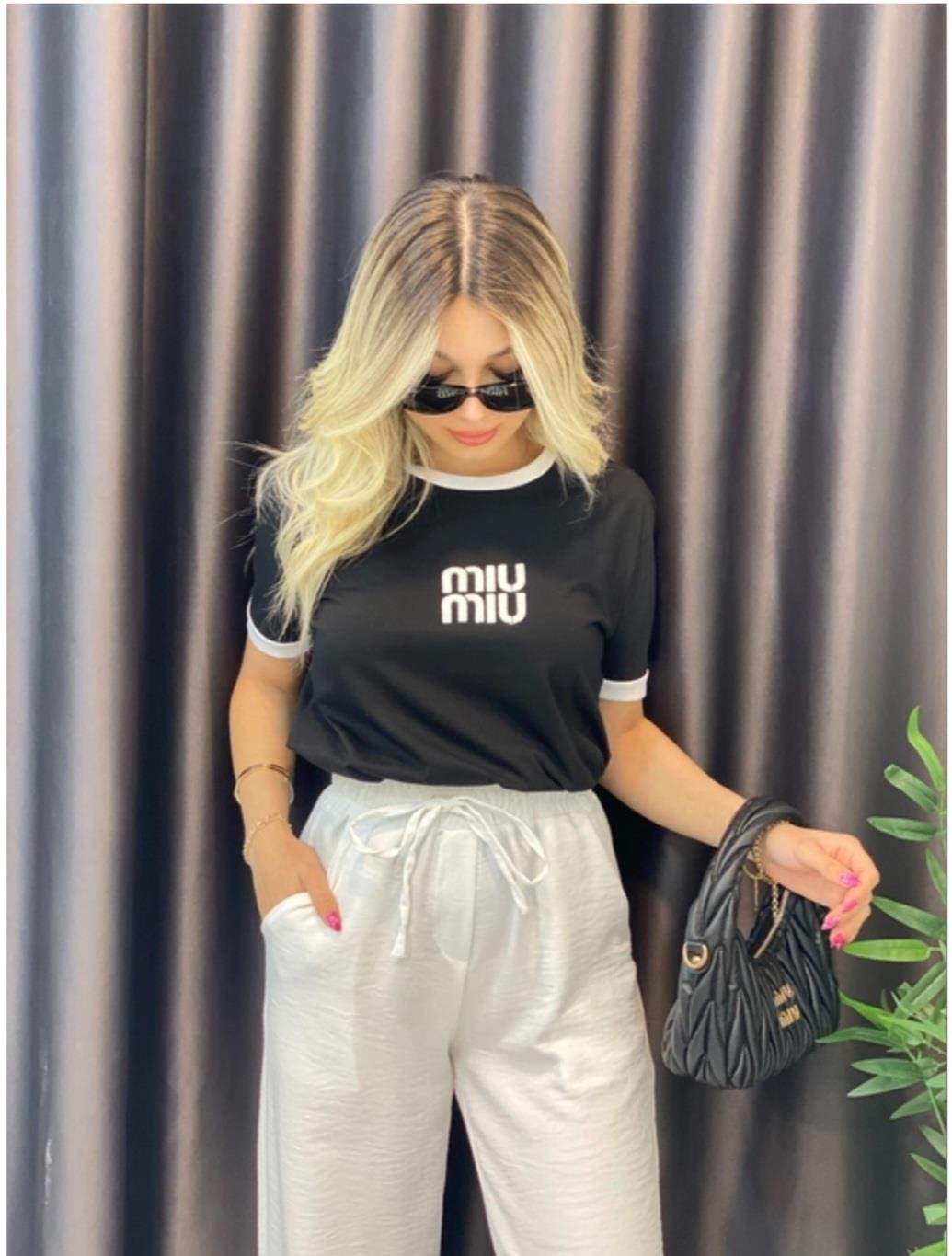 Siyah Biyeli Yazılı Tshirt