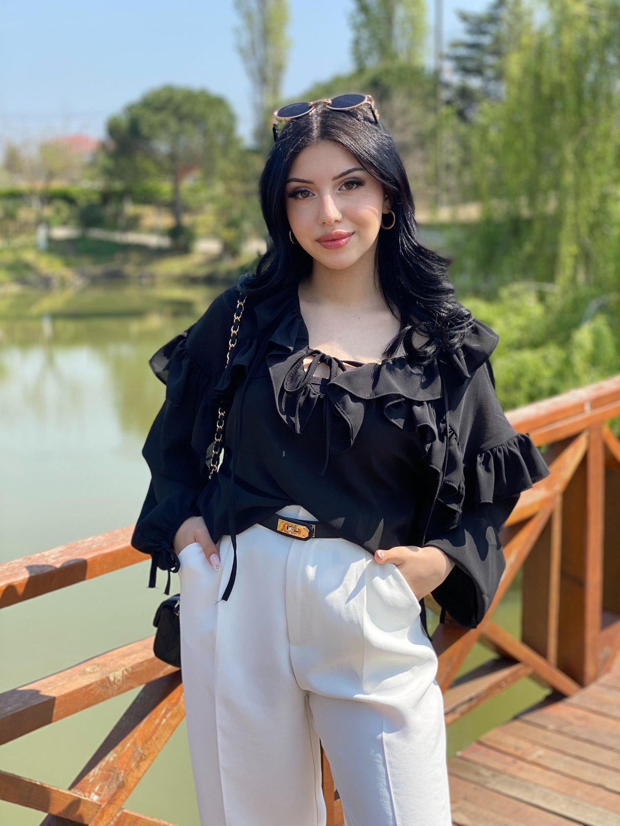 Siyah Fırfırlı Yaka Transparan Bluz