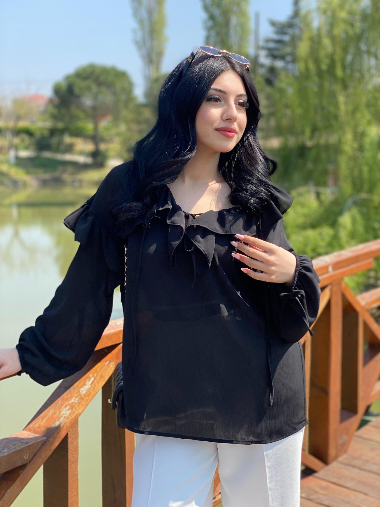 Siyah Fırfırlı Yaka Transparan Bluz