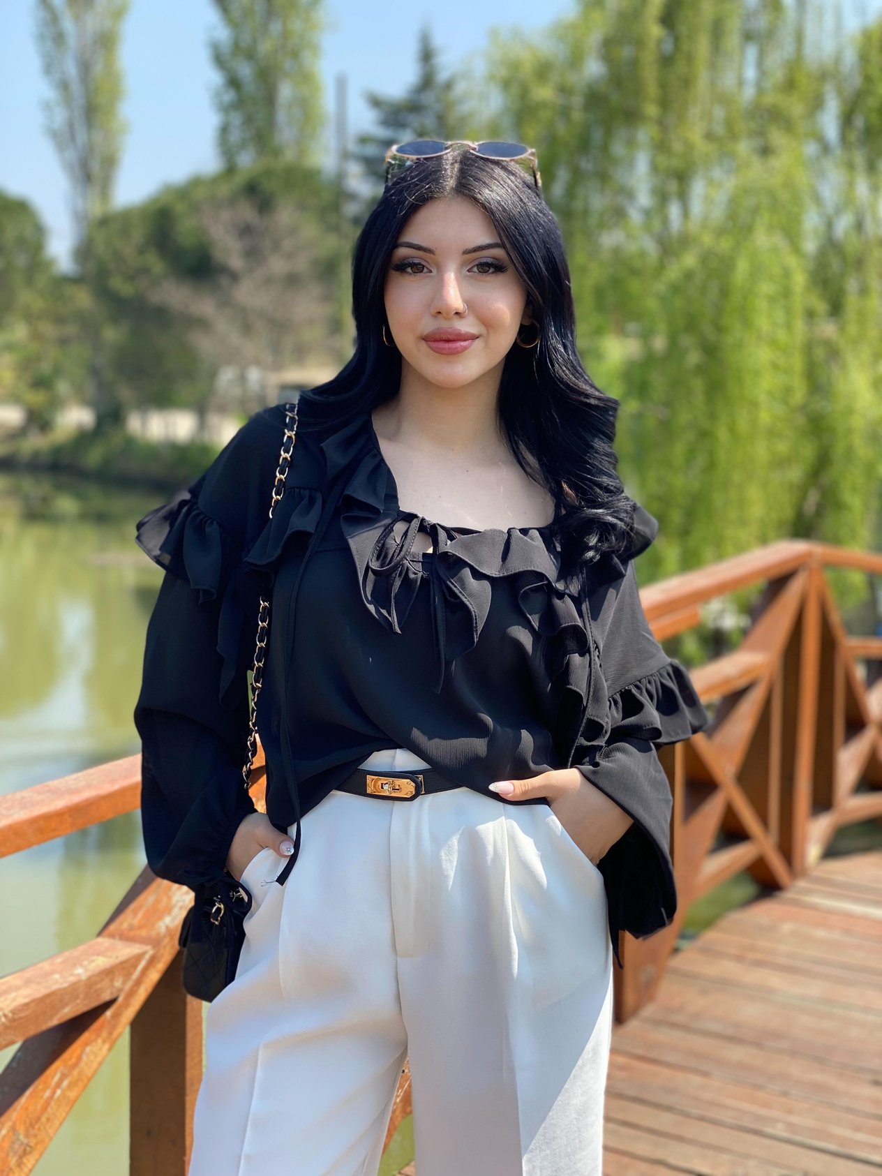 Siyah Fırfırlı Yaka Transparan Bluz