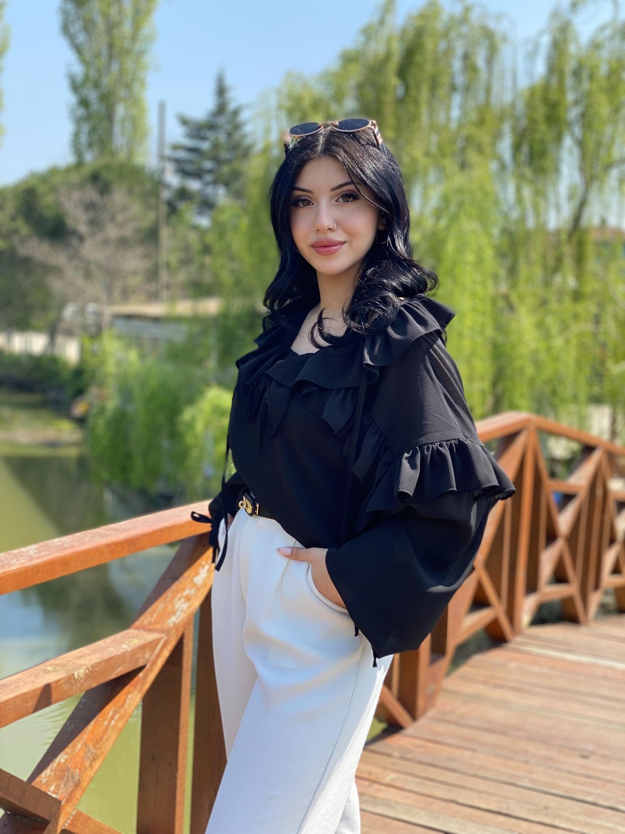 Siyah Fırfırlı Yaka Transparan Bluz