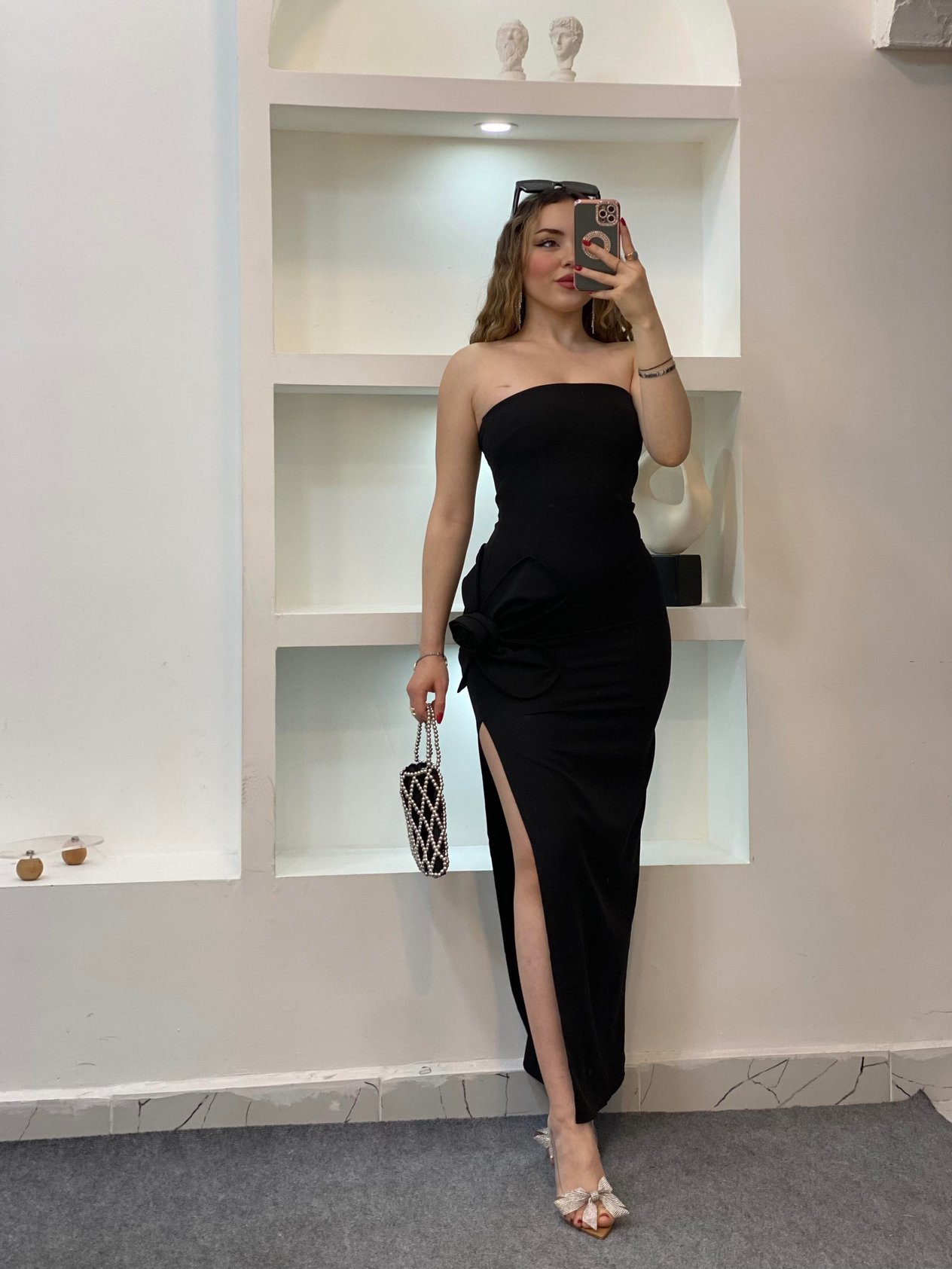 Siyah Gül Detaylı Straplez Elbise
