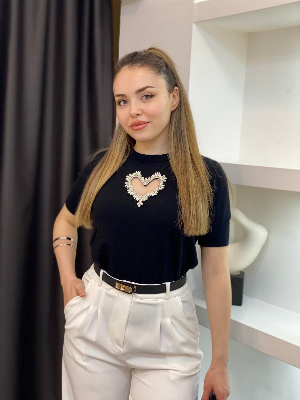 Siyah Kalp Taşlı Triko Bluz 