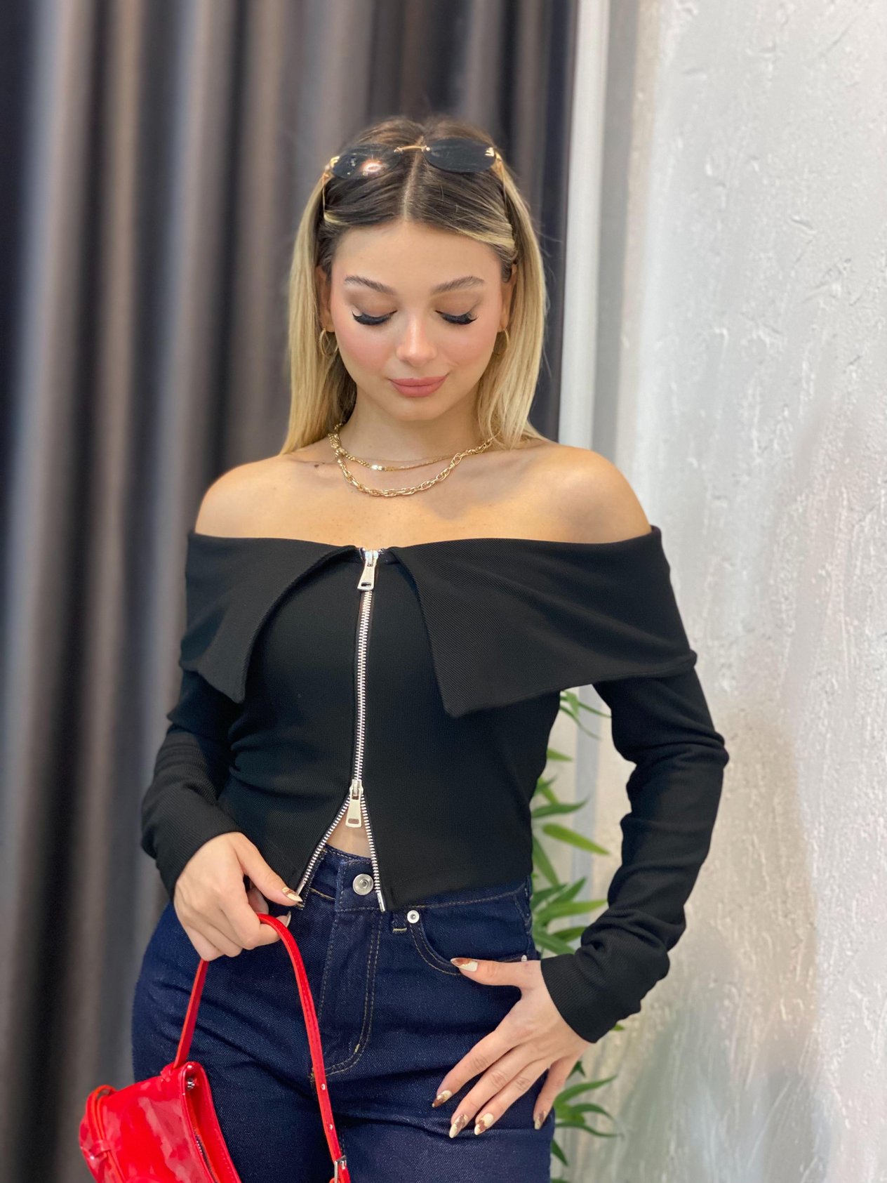 Siyah Madonna Yaka Çift Fermuarlı Bluz