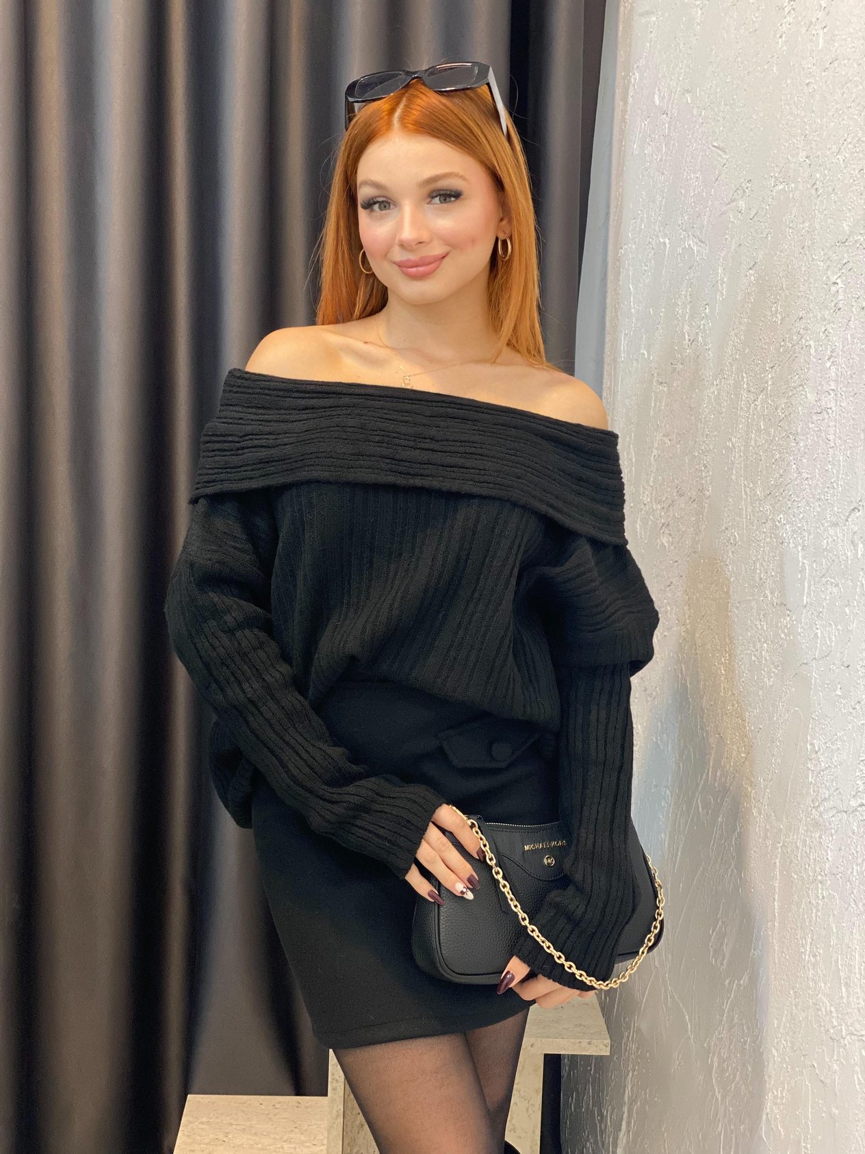 Siyah Madonna Yaka Triko Kazak