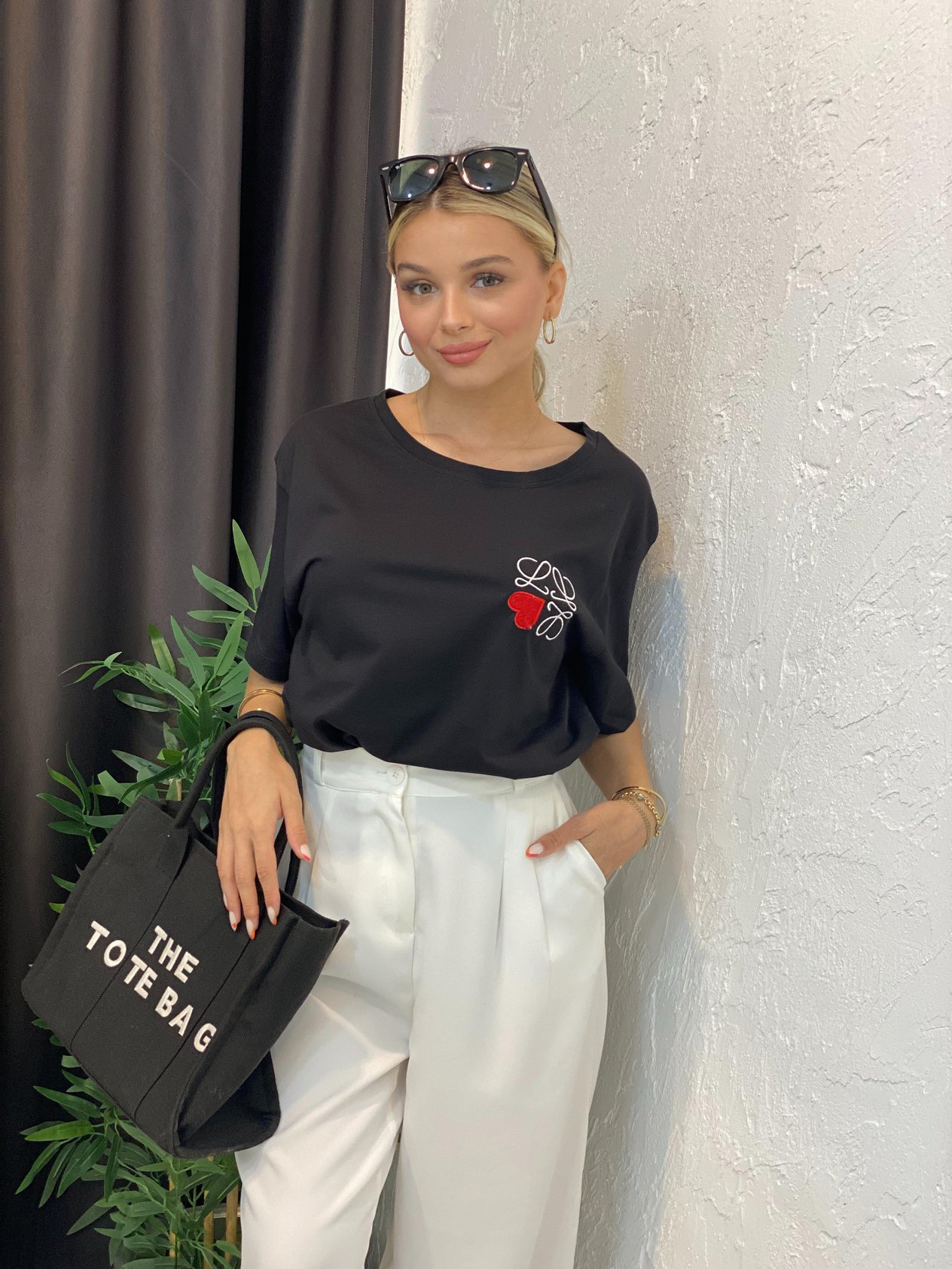 Siyah Marka Amblemli Tshirt