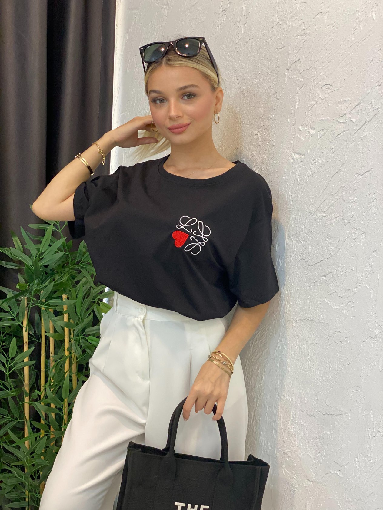 Siyah Marka Amblemli Tshirt