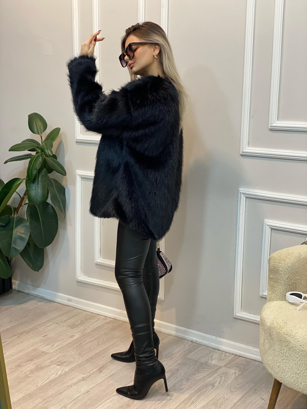 Siyah Marka Model Kürk Mont 