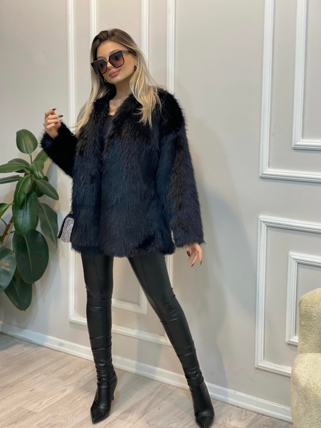 Siyah Marka Model Kürk Mont 