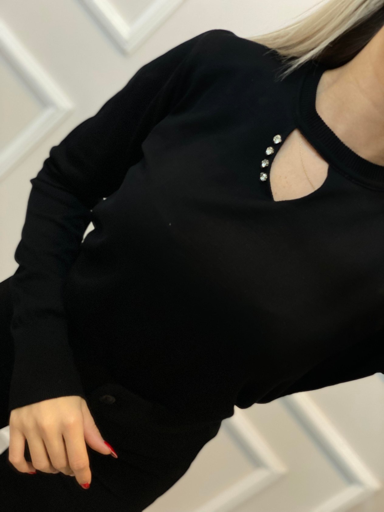 Siyah Önü Pencereli Taş Detaylı Triko