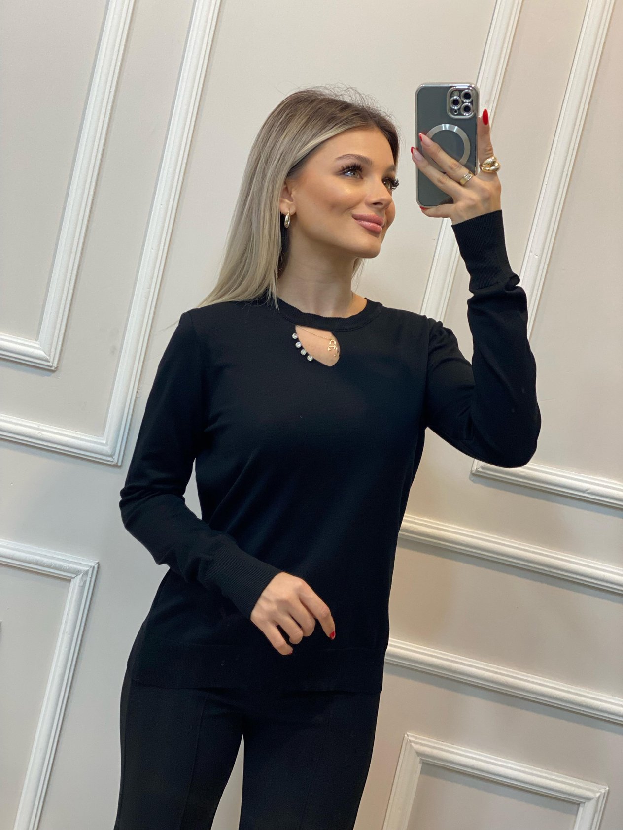 Siyah Önü Pencereli Taş Detaylı Triko