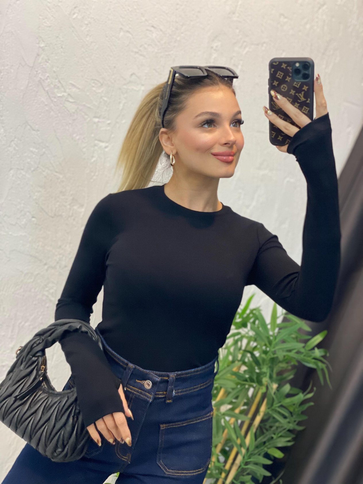 Siyah Oysh Parmak Geçirmeli Model Basic