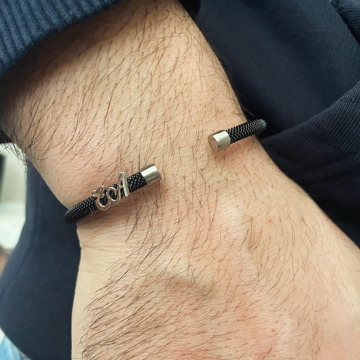 14k Beyaz Altın Elyazısı Harfli Siyah Çelik Bileklik