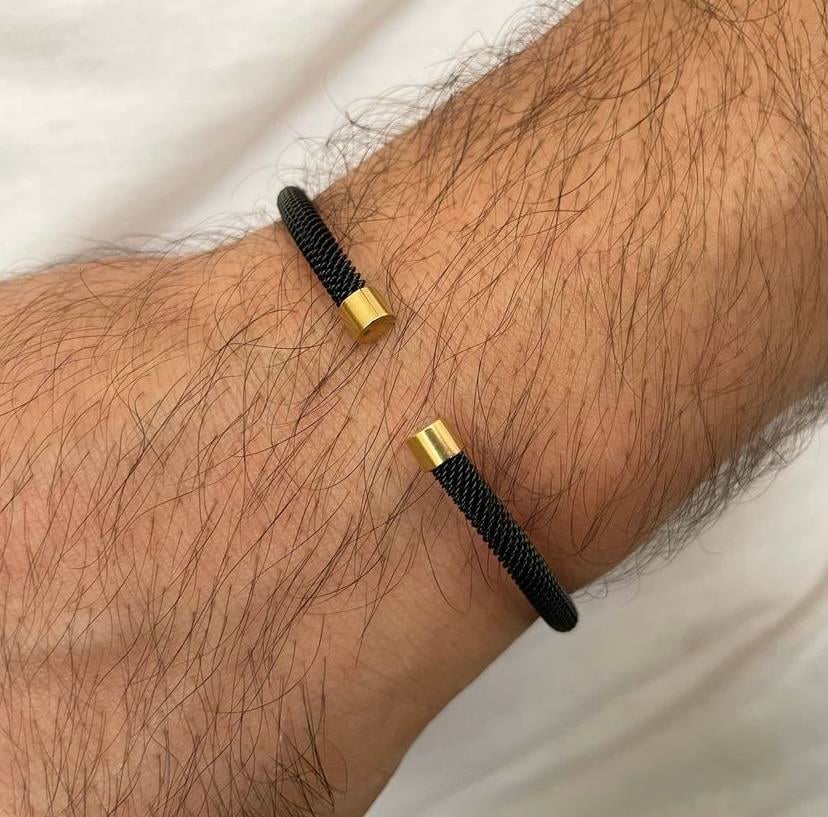 Sar Uçlu Siyah Çelik Bileklik