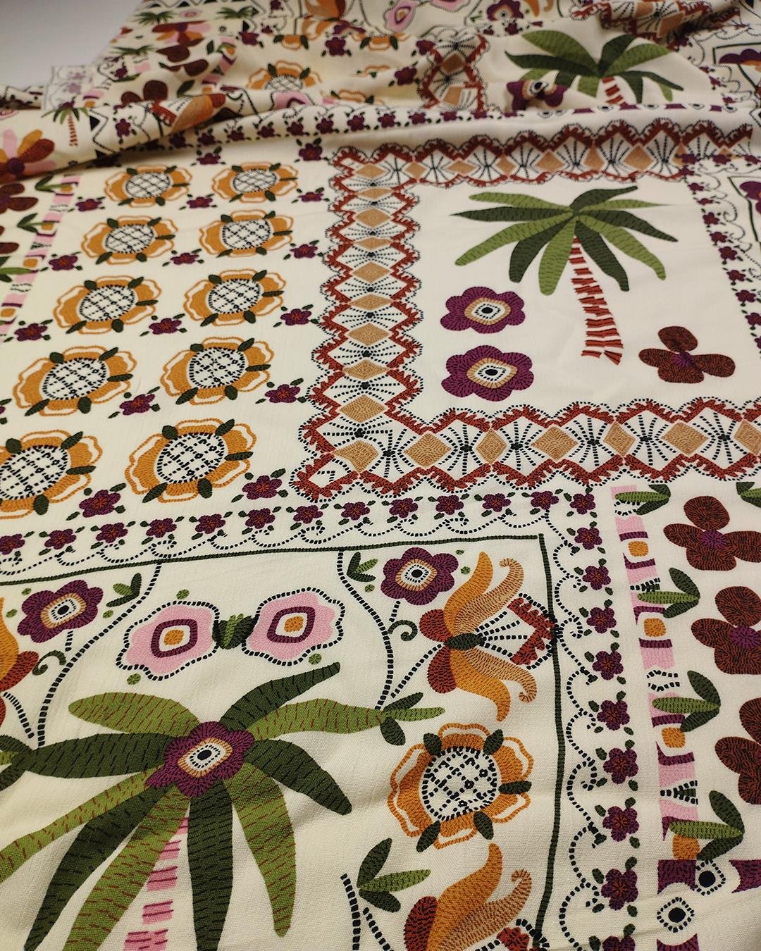 Brezilyan Desen Bürümcüklü Viskon Dokuma (En  140 cm x Boy  250 cm)