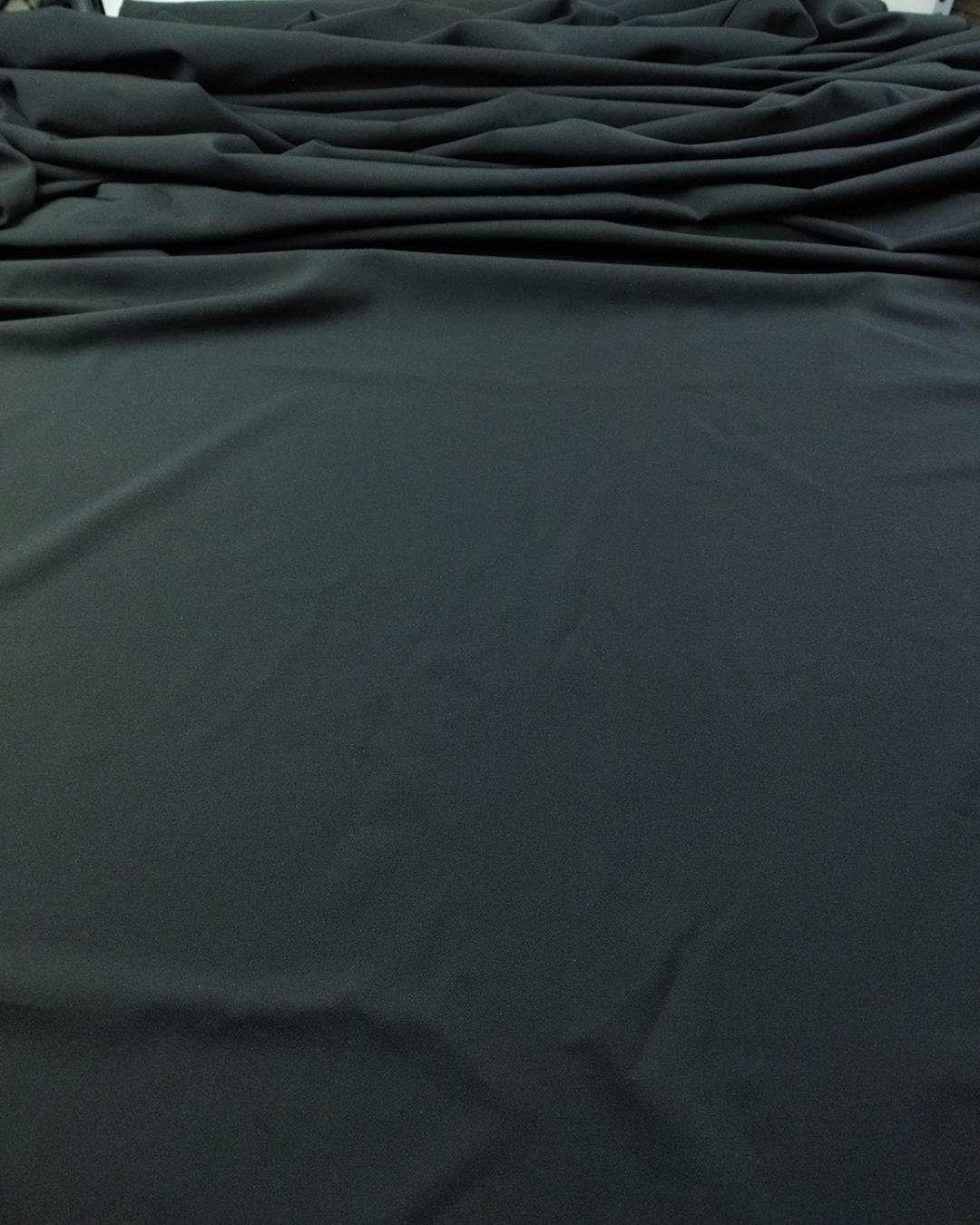 Hafif Esnek Krep Siyah Renkte (En 135 cm x Boy 240 cm)