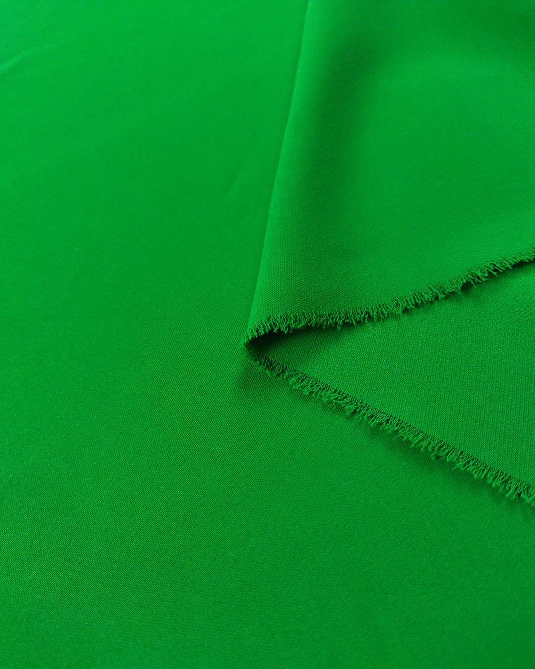 İnce Krep Canlı Yeşil Renkte (En 150 cm x Boy 150 cm)