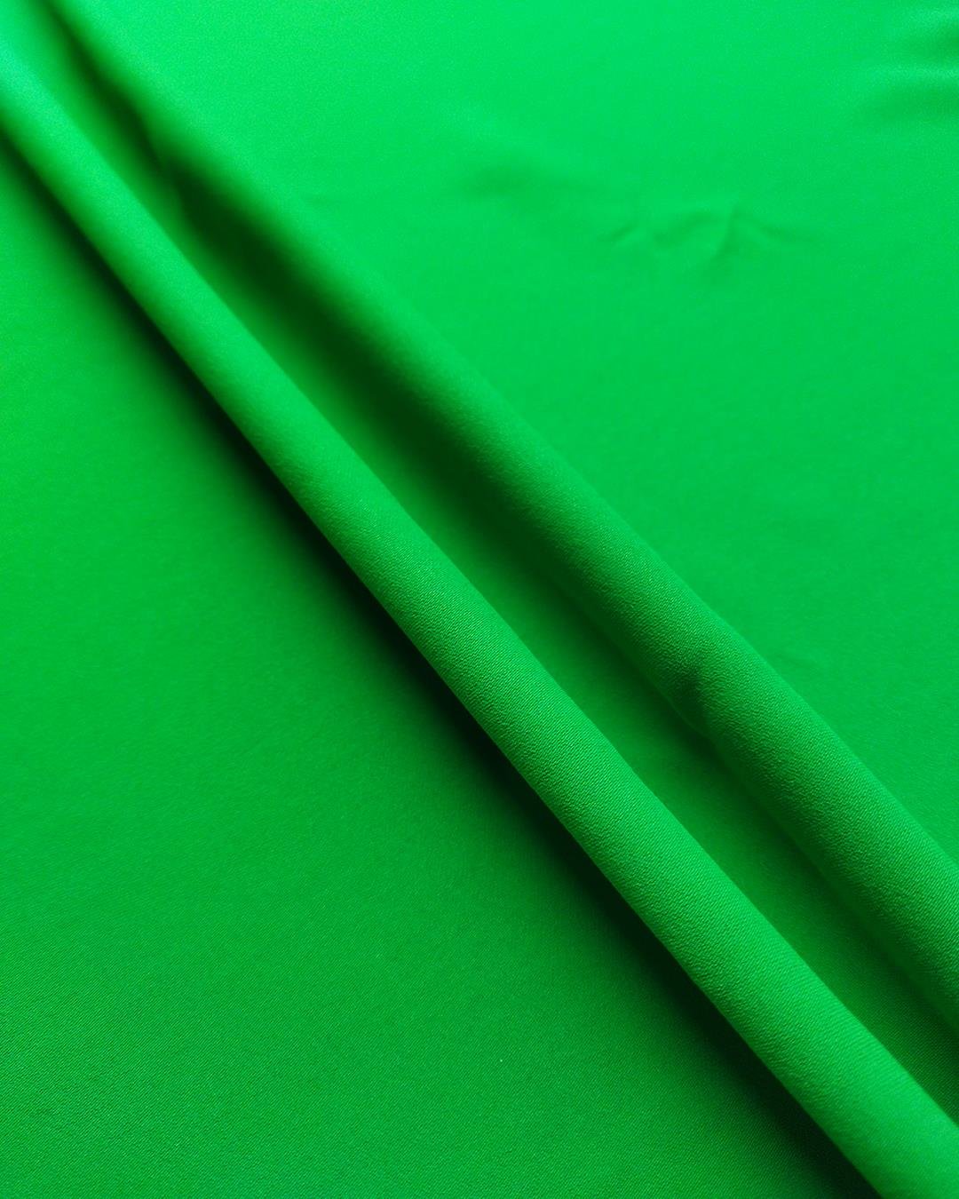 İnce Krep Canlı Yeşil Renkte (En 150 cm x Boy 150 cm)