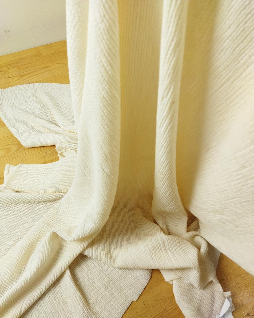 Krem Ekru Arası Renkte Bürümcüklü Örme (En 120 cm x Boy 165 cm)