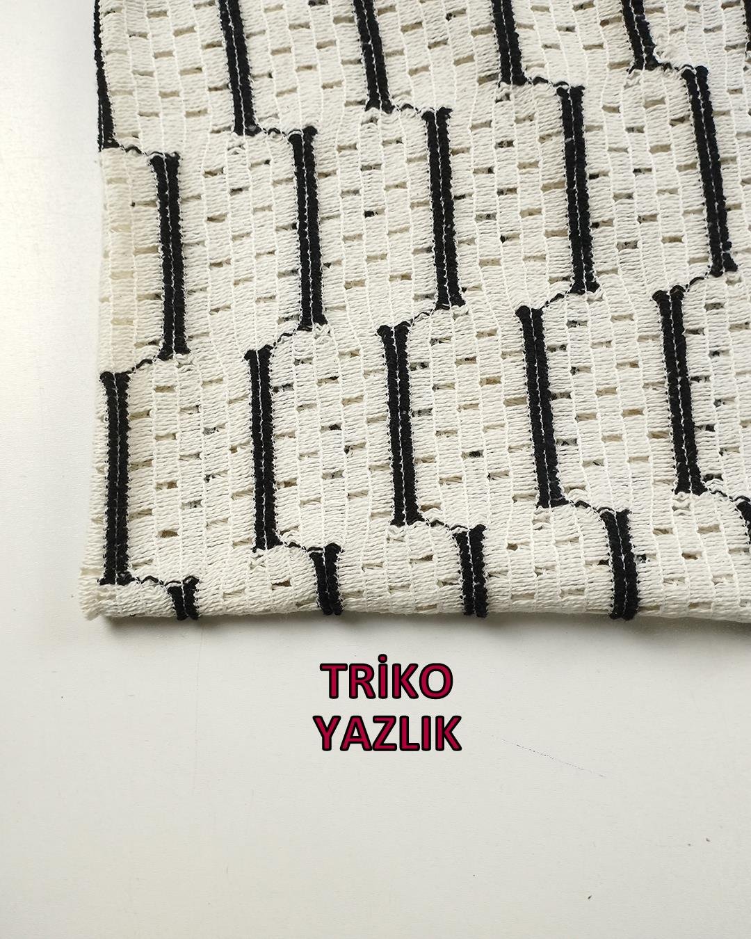 Krem Siyah Renklerde Triko (En 125 cm x Boy 58 cm)