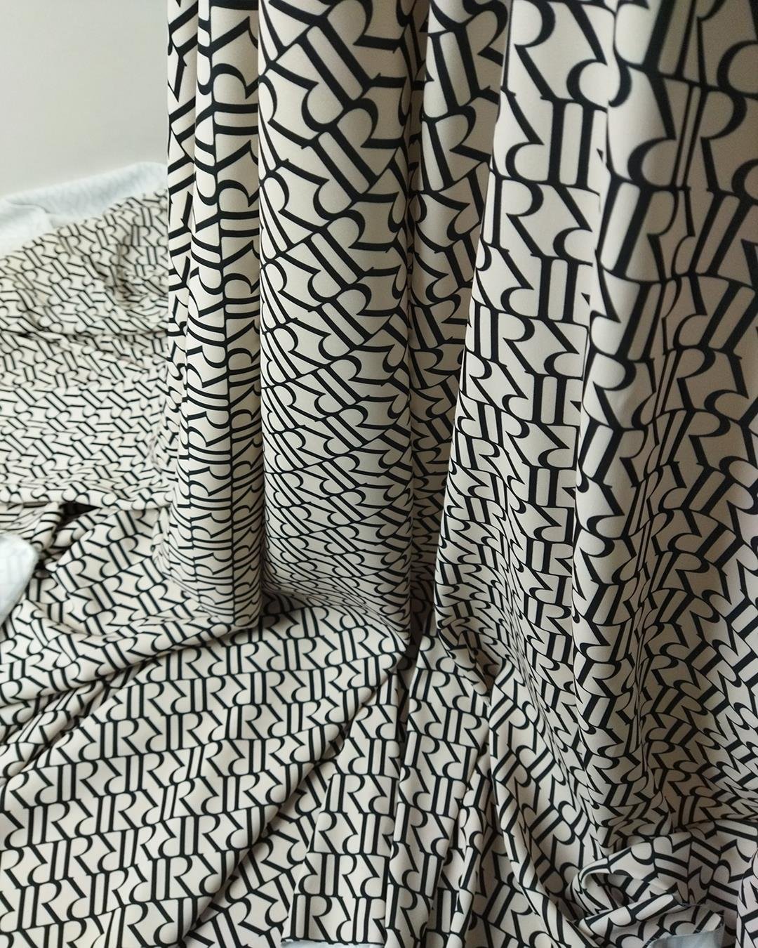 Krep Dökümlü (En 150 cm x Boy 180 cm)