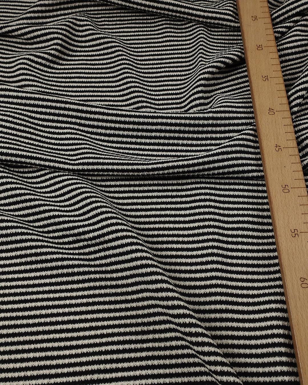 Siyah Beyaz Renklerde Triko Örme (En  180 cm x Boy  210 cm)