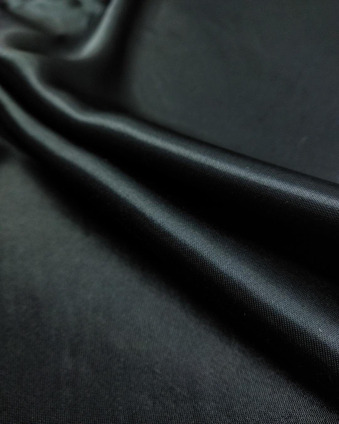 Siyah Renkte Saten Viskon En 125 cm x Boy 140 cm