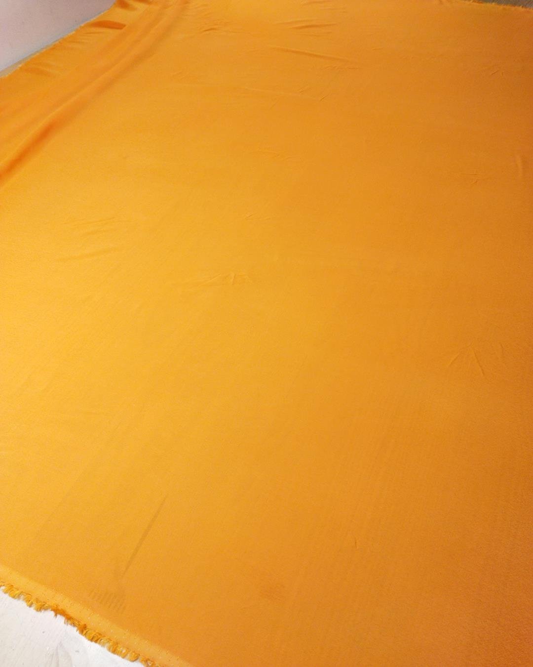 Turuncu Renkte Krep Şifon (En 140 cm x Boy 240 cm)