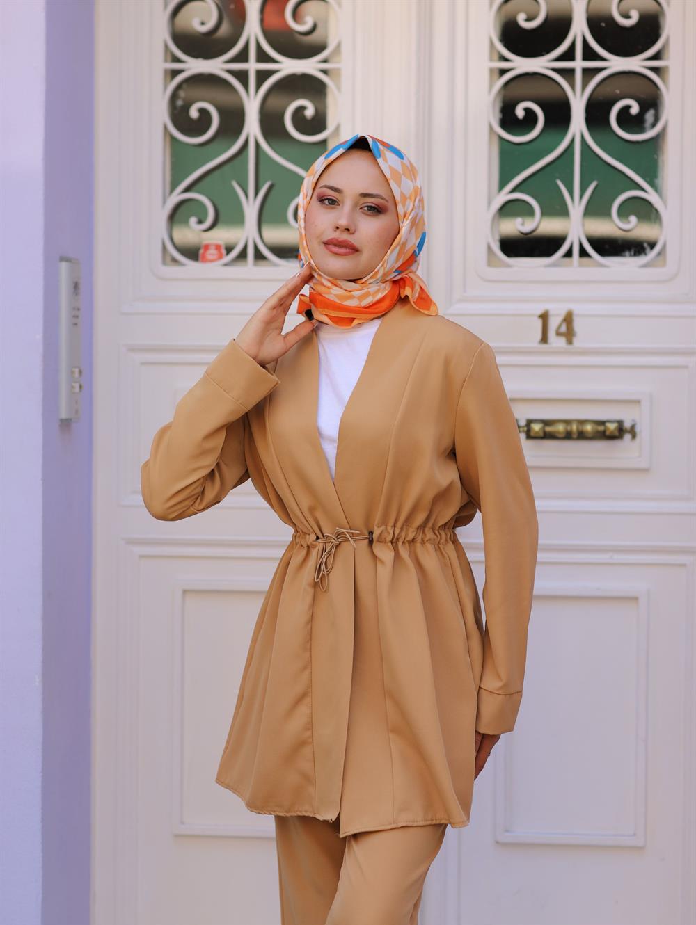 BELDEN BÜZME ABAYA TAKIM CAMEL