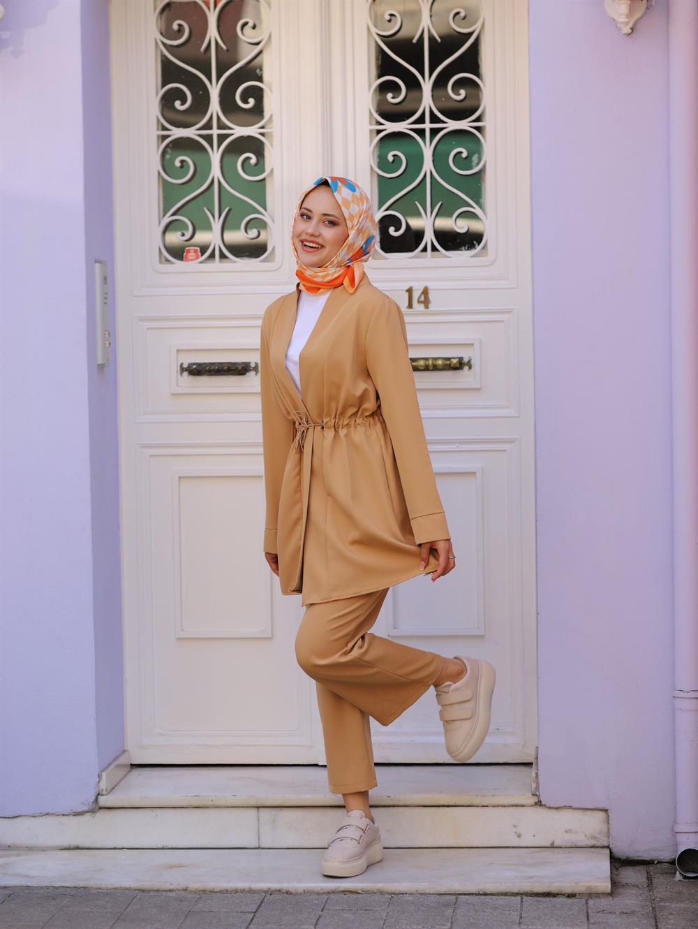 BELDEN BÜZME ABAYA TAKIM CAMEL