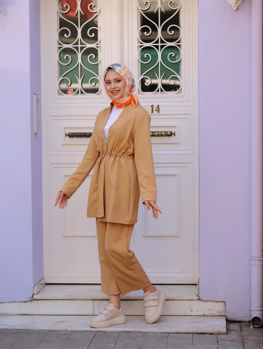 BELDEN BÜZME ABAYA TAKIM CAMEL