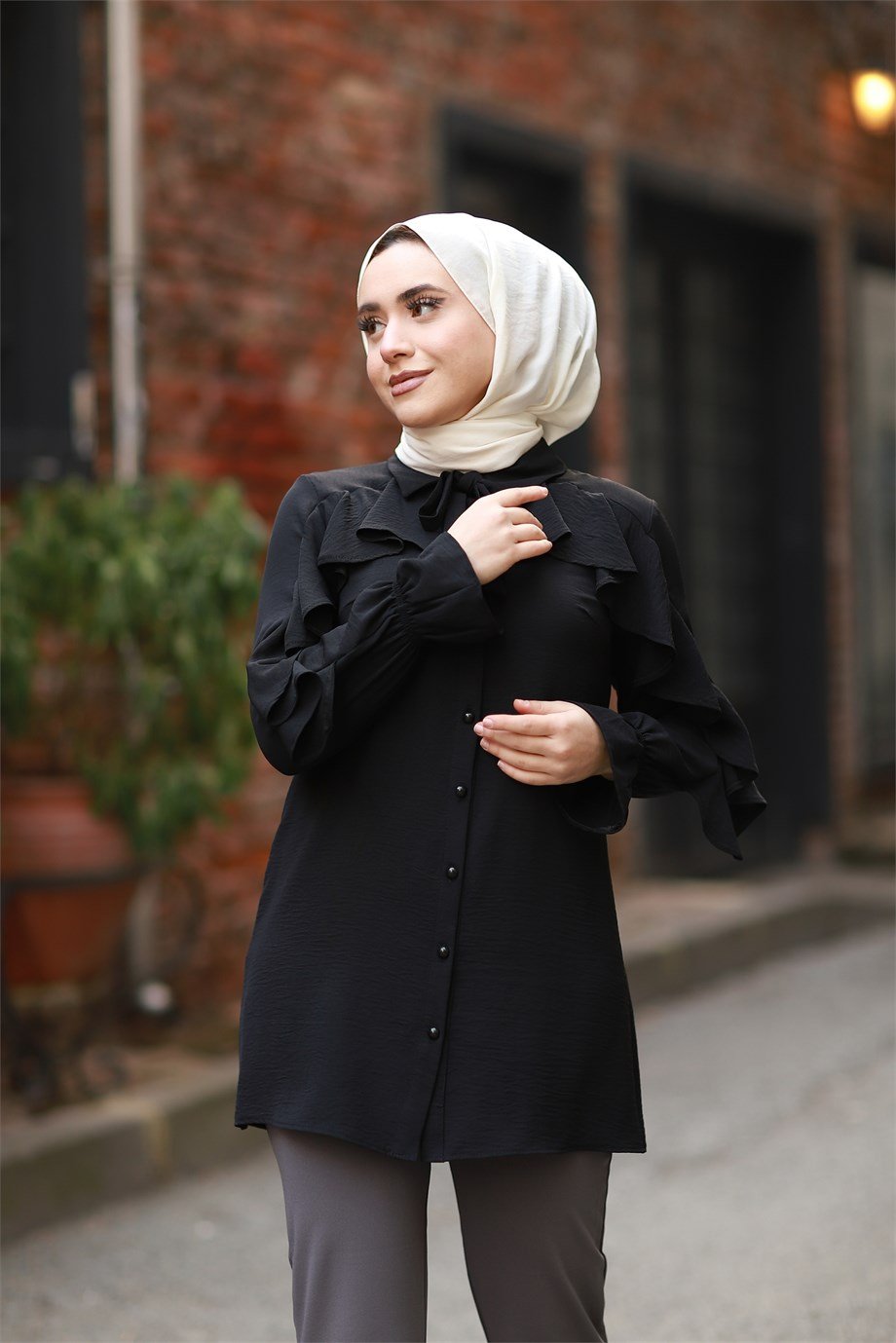 KOLLARI FIRFIR DETAYLI TUNİK SİYAH